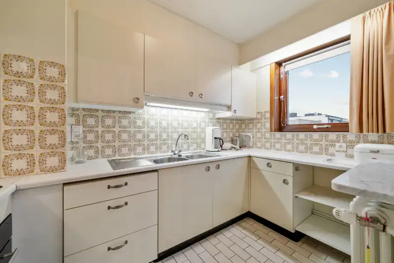 Roeselare-stadskern. PENTHOUSE op 6de verdieping aan het Coninckplein gelegen, met 2 slaapkamers, ochtendterras en avondterras. Een pareltje met unieke ligging ! foto 9