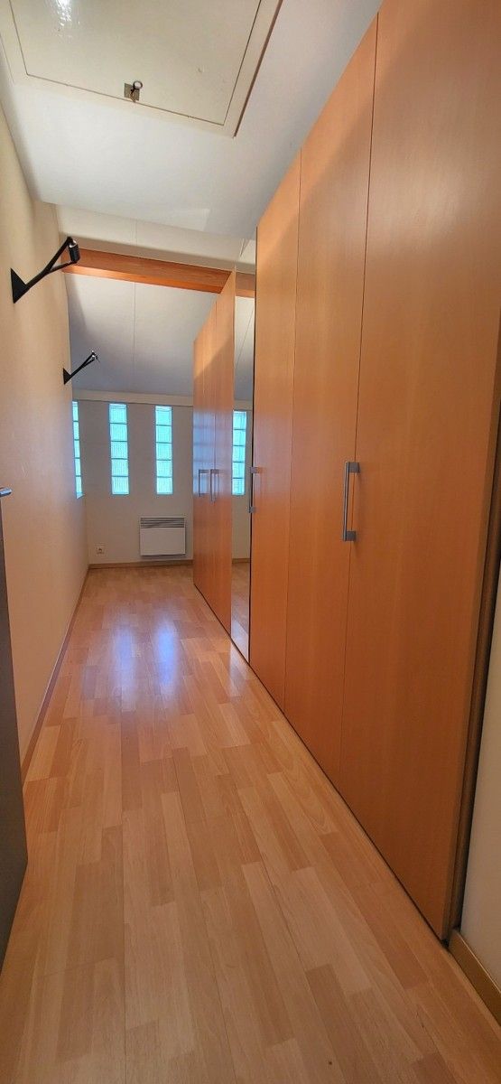 Zeer ruime en lichte splitlevel woning met 4 slaapkamers en zonnige tuin op 596m² foto 7