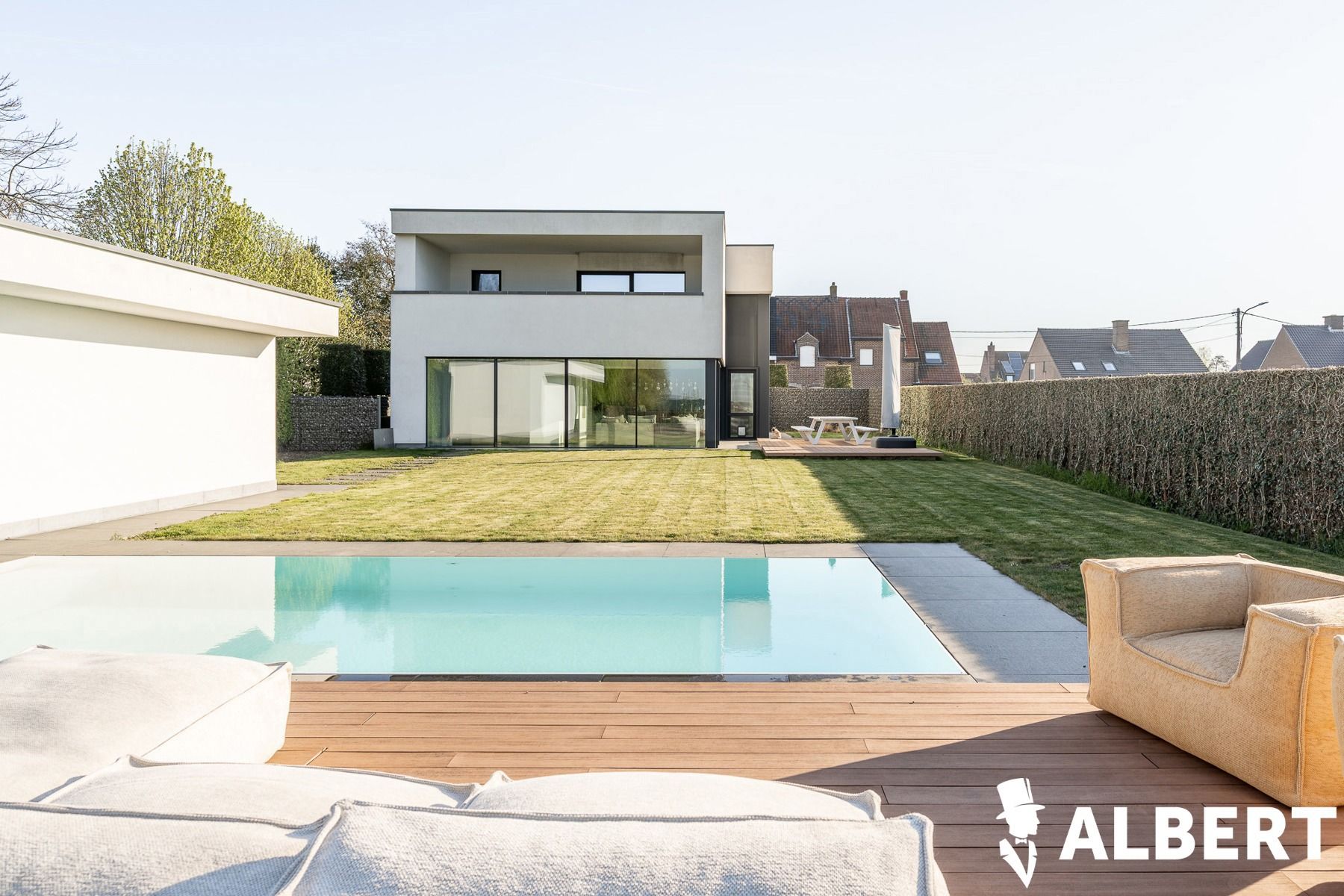 Unieke eigentijdse villa met zwembad foto {{pictureIndex}}