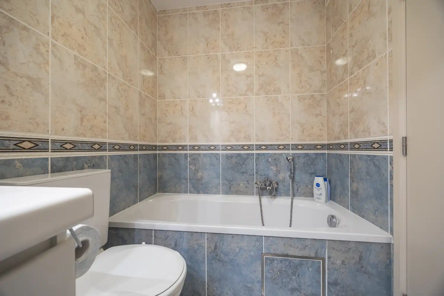 Luxe appartement op de zeedijk met panoramisch zeezicht en zuidgericht terras foto 20