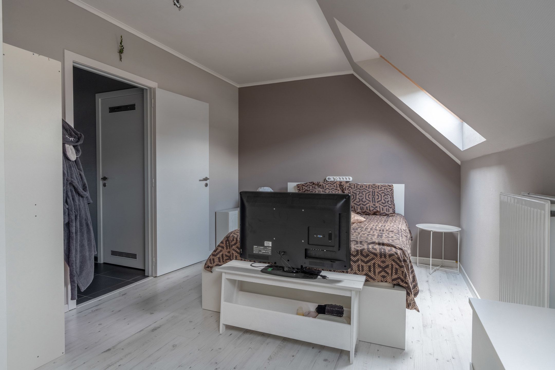 Instapklare woning met 3 grote slpks en garage foto 25