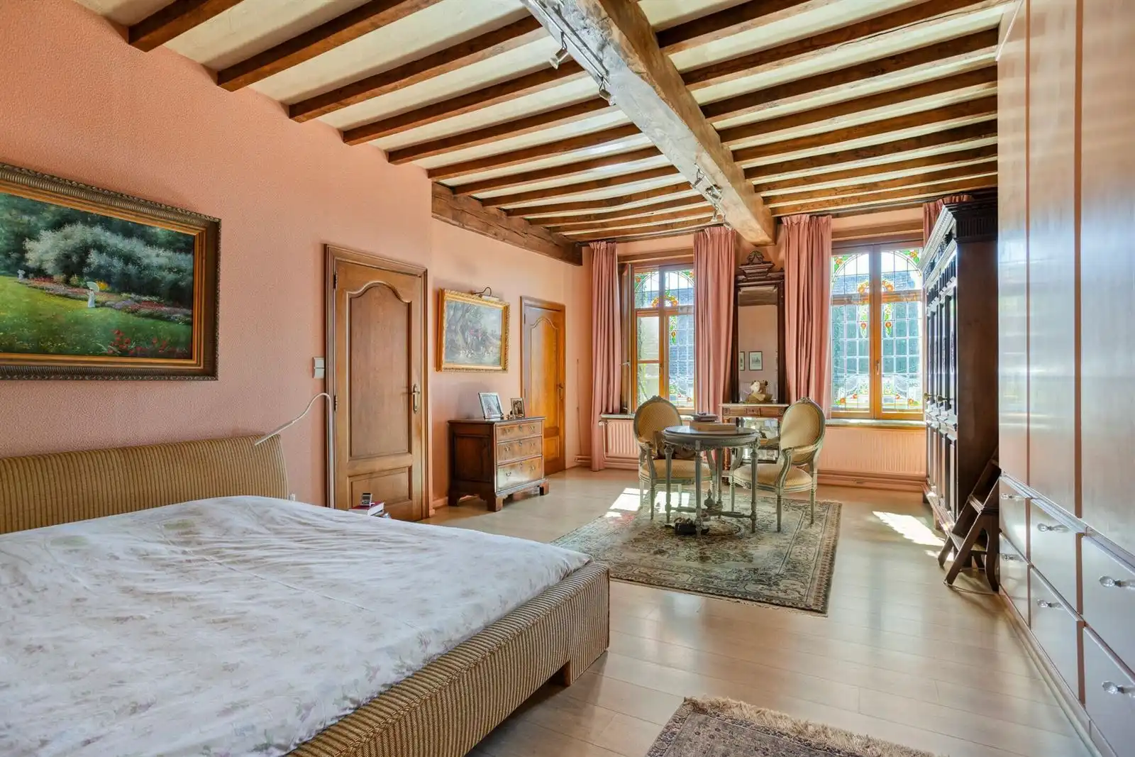 Karaktervolle hoeve met 11 slaapkamers en prachtige binnenkoer foto 14