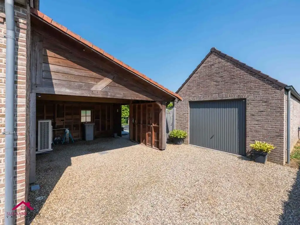Charmante vrijstaande woning met sfeervol aangelegd terras foto 6
