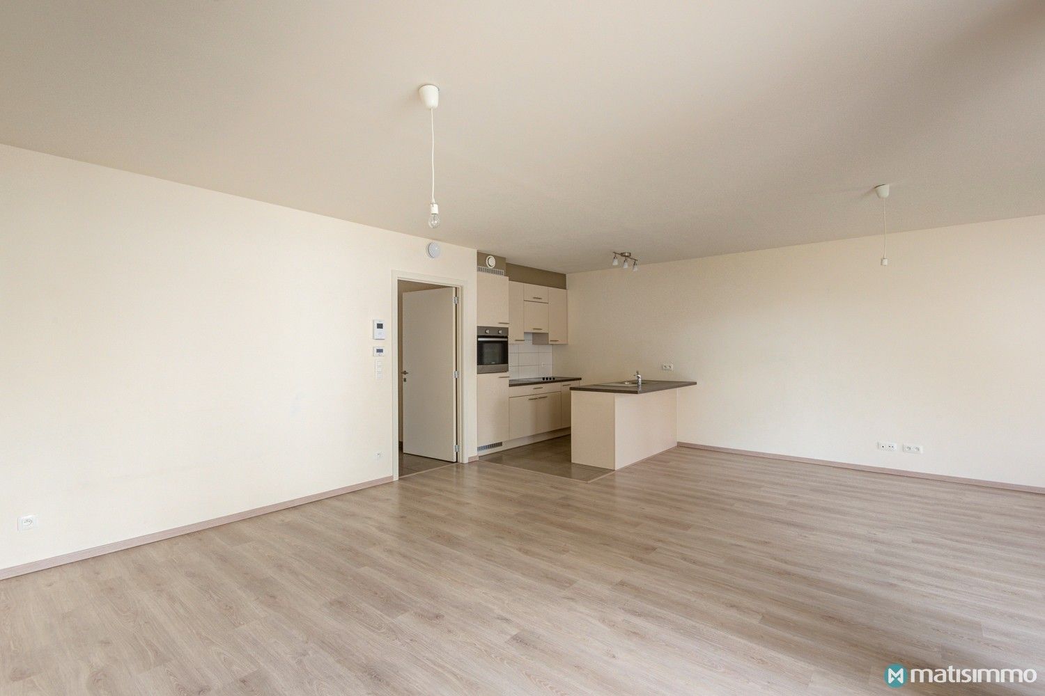 INSTAPKLAAR APPARTEMENT MET 2 SLAAPKAMERS VLAKBIJ HET CENTRUM VAN BILZEN (+ optioneel extra brede autostaanplaats) foto 6