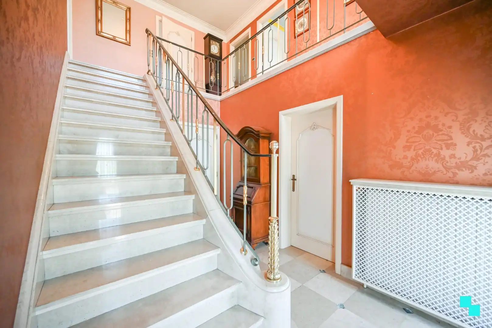 Zeer ruime te renoveren woning met vijf slaapkamers te Bosmolens foto 4