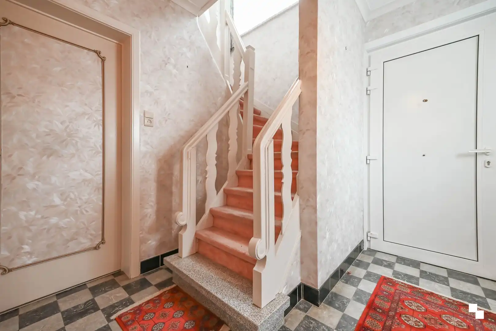 Gezellige, te moderniseren halfopen woning in rustige buurt te Izegem foto 4