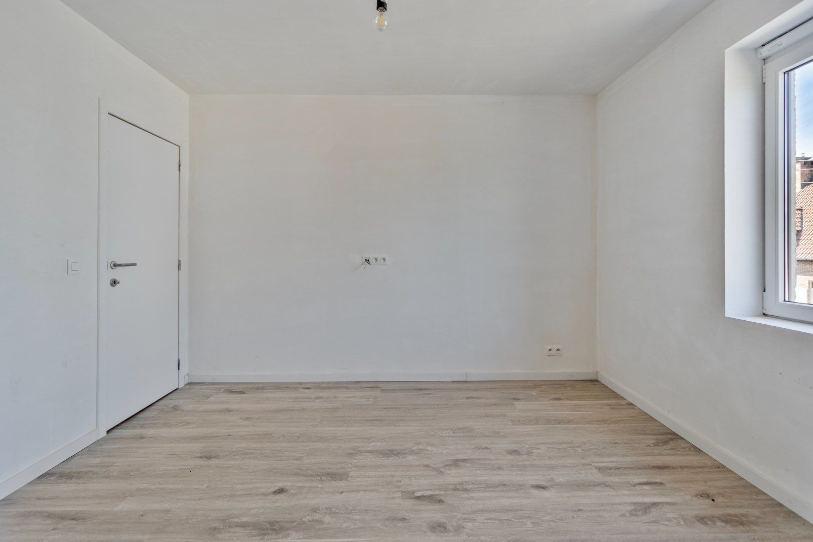 Volledig gerenoveerde woning met 3/4 slpks te Sint-Jozef-Olen ! foto 16