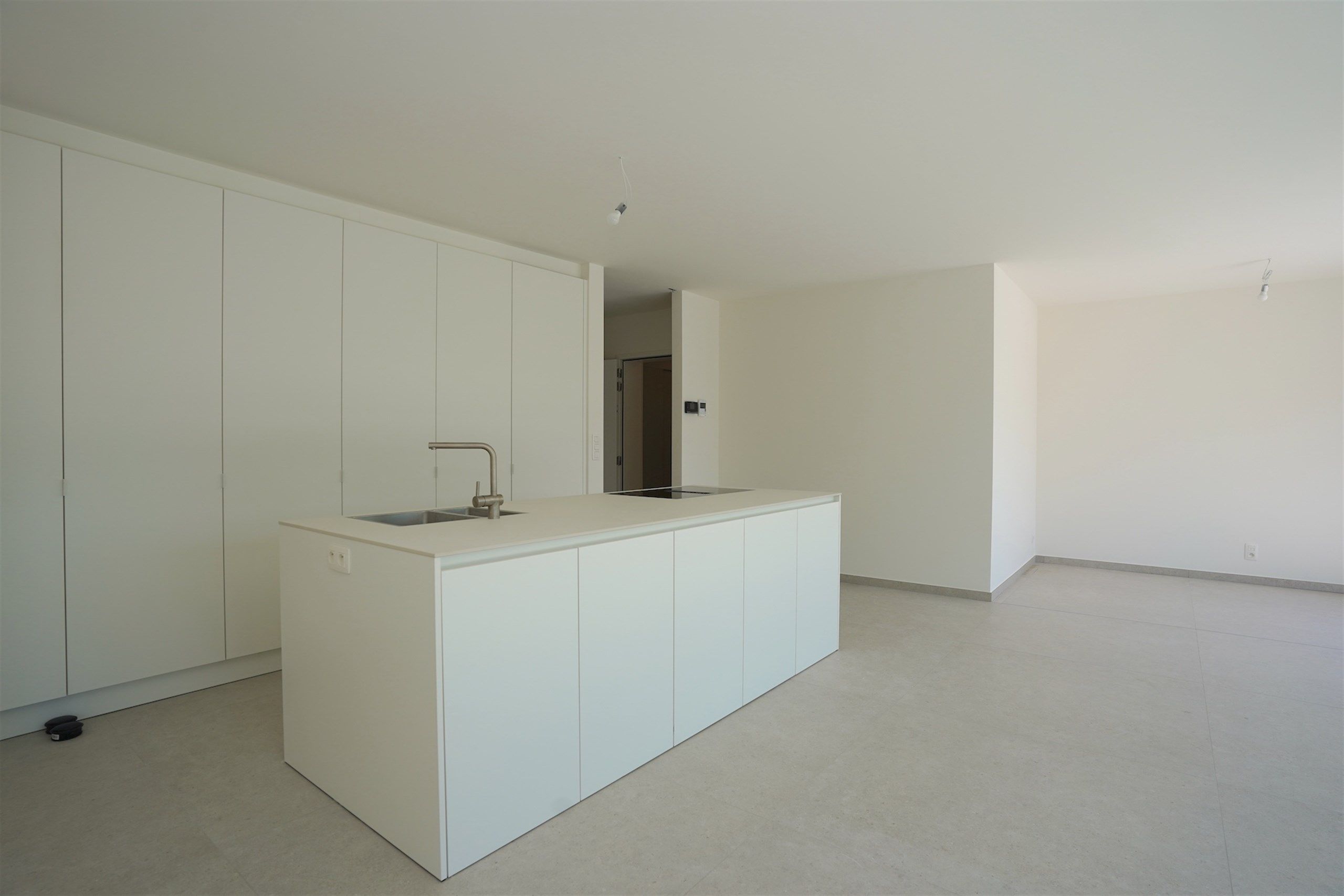 Nieuwbouwappartement ('25) met groot terras en eigen Carport foto 8