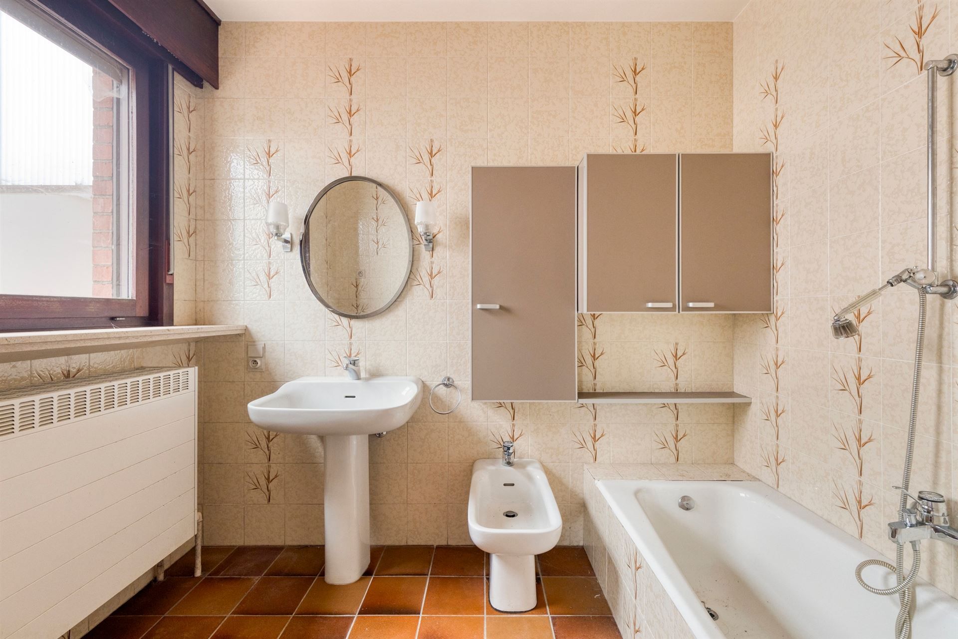 Stevige woning, met atelier en grote tuin. foto 9