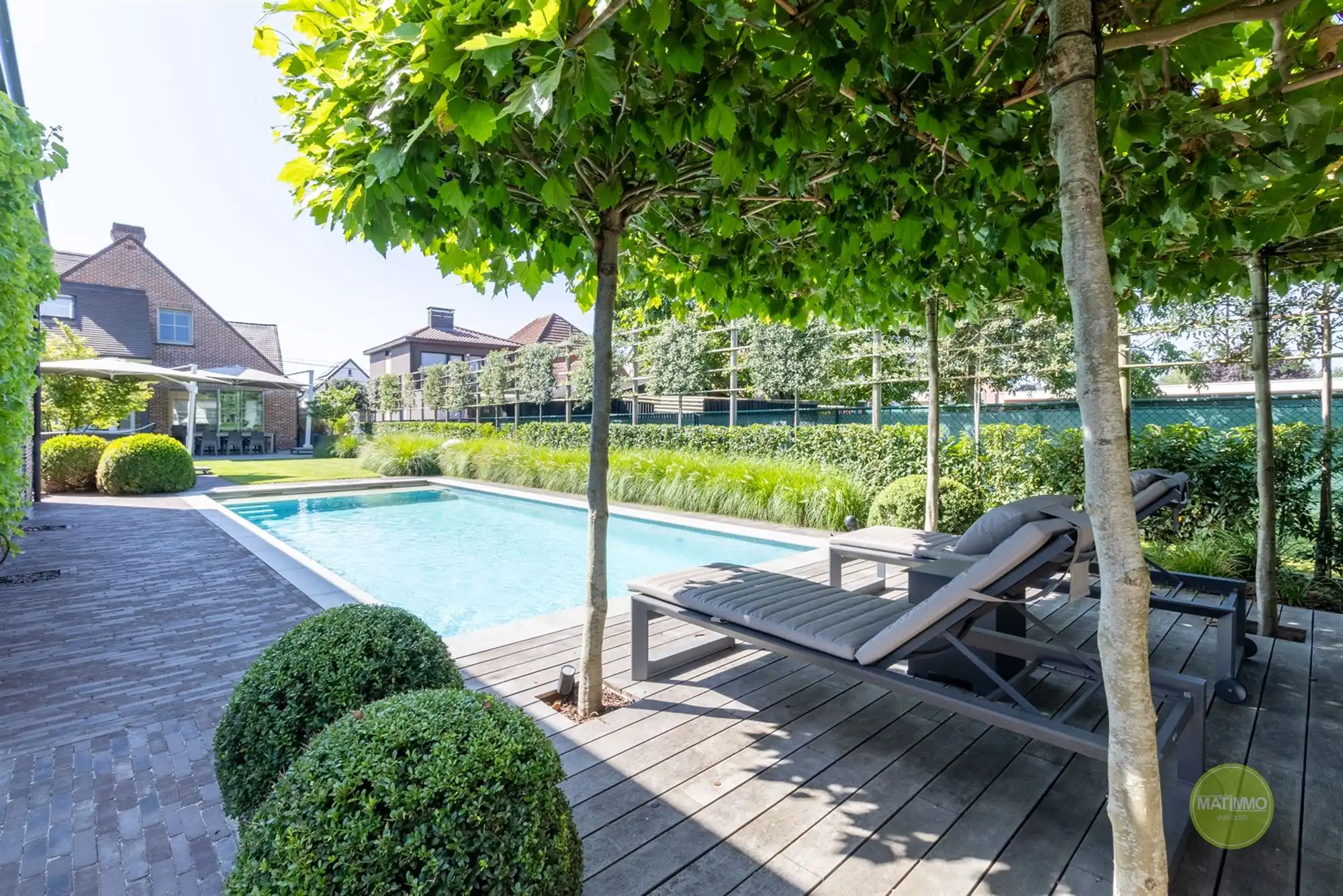 Instapklare gezinswoning met magazijn, zwembad en poolhouse  foto 23