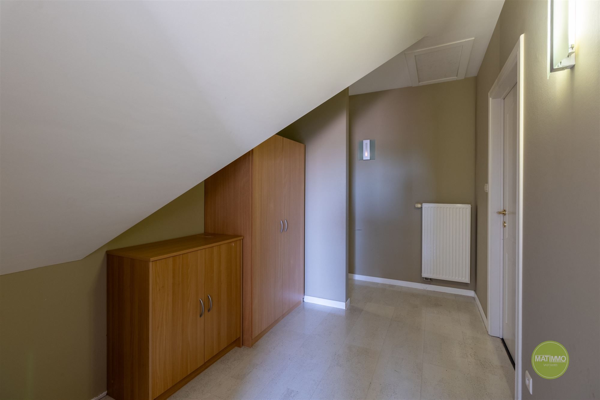 Instapklare gezinswoning met magazijn, zwembad en poolhouse  foto 23