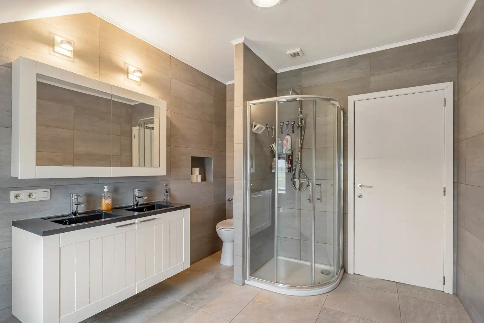 Vrijstaande, zeer verzorgde woning met aangrenzende, uitgeruste stalling/loods op een perceel van 72a14ca foto 21