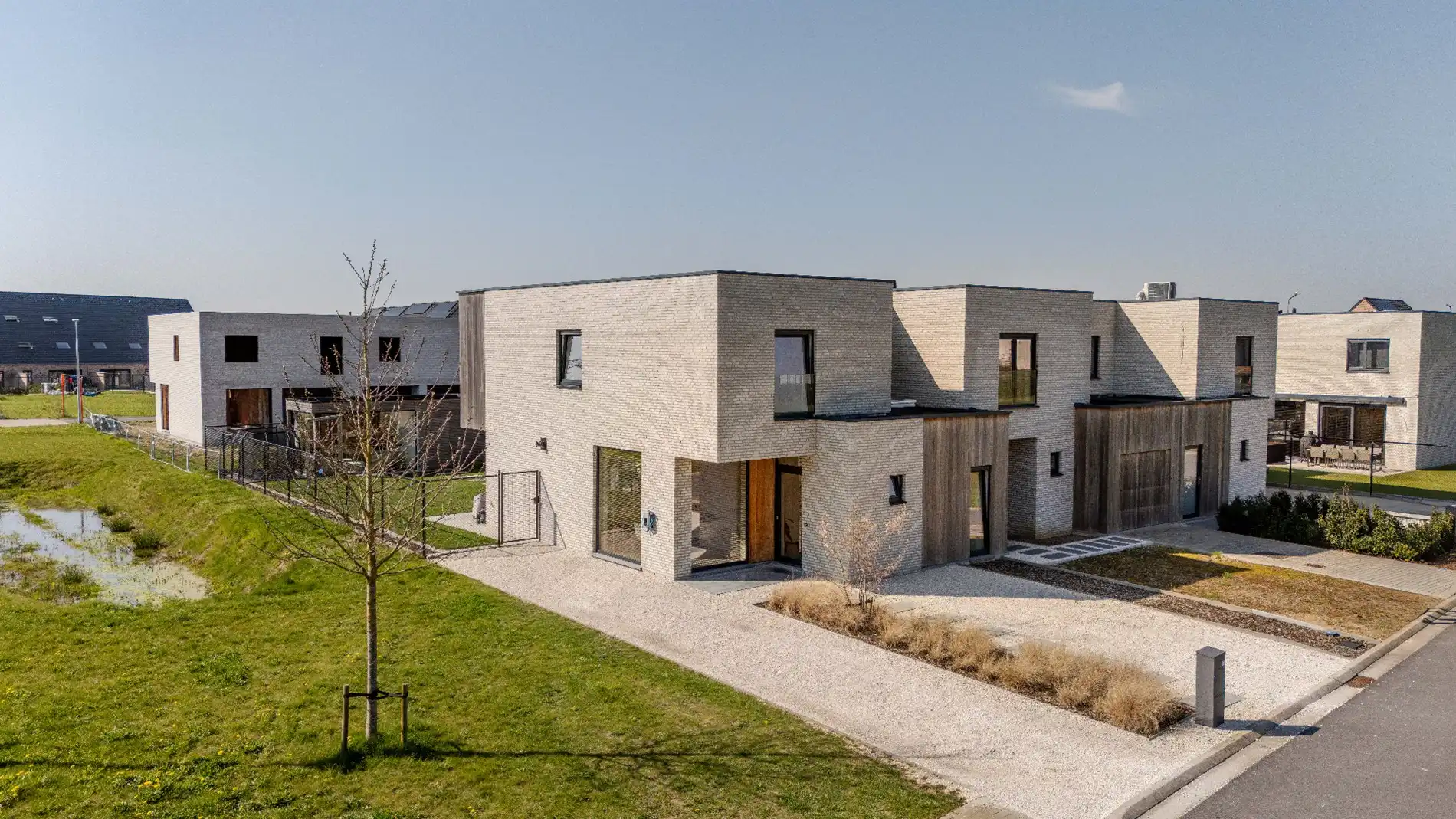 ENERGIEZUINIGE GEZINSWONING MET 4 SLKPS | BUREEL | AANGELEGDE TUIN   foto 2