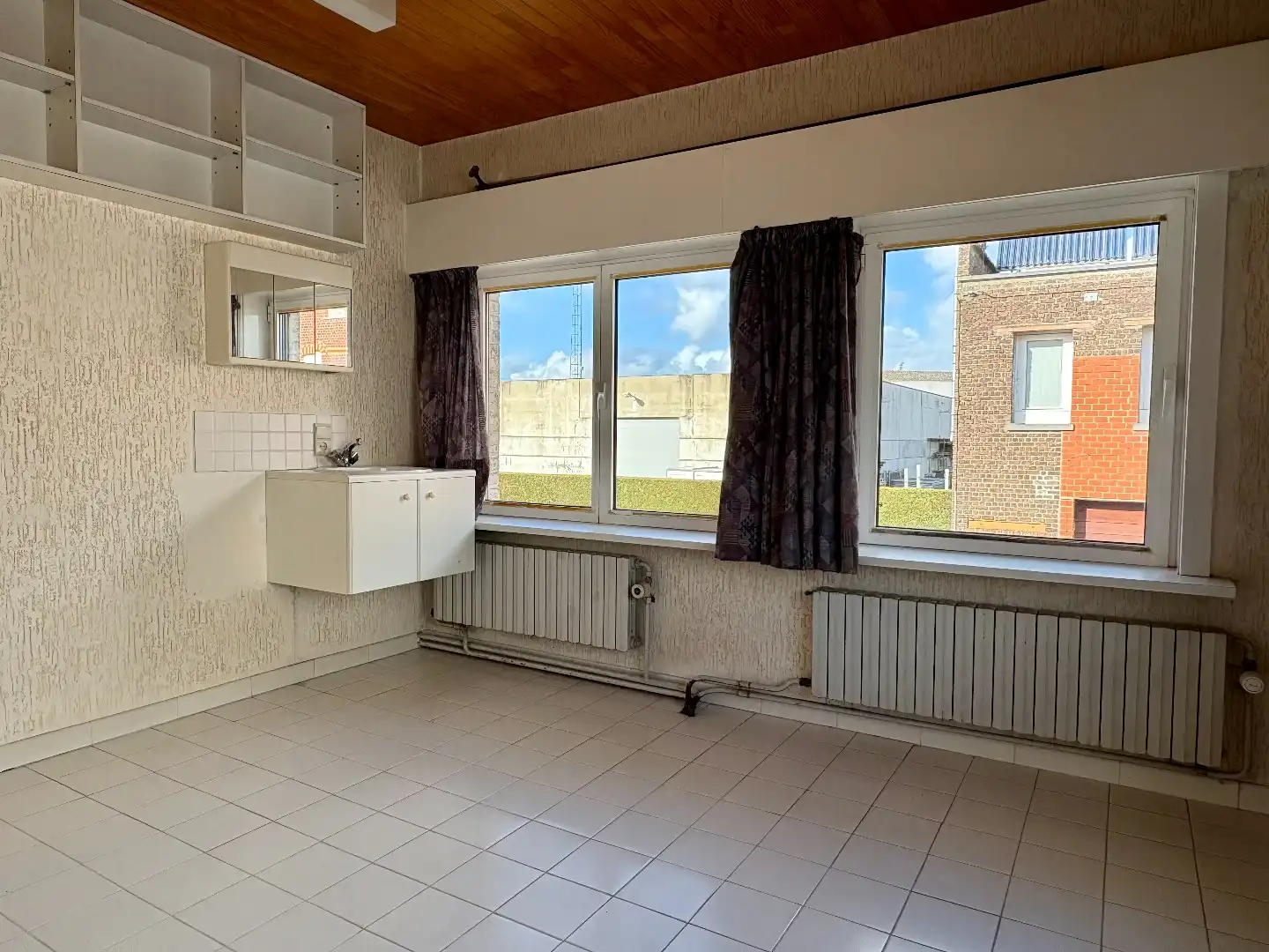 Te renoveren woning met 233m², garage, tuin en vele slaapkamers. foto 13