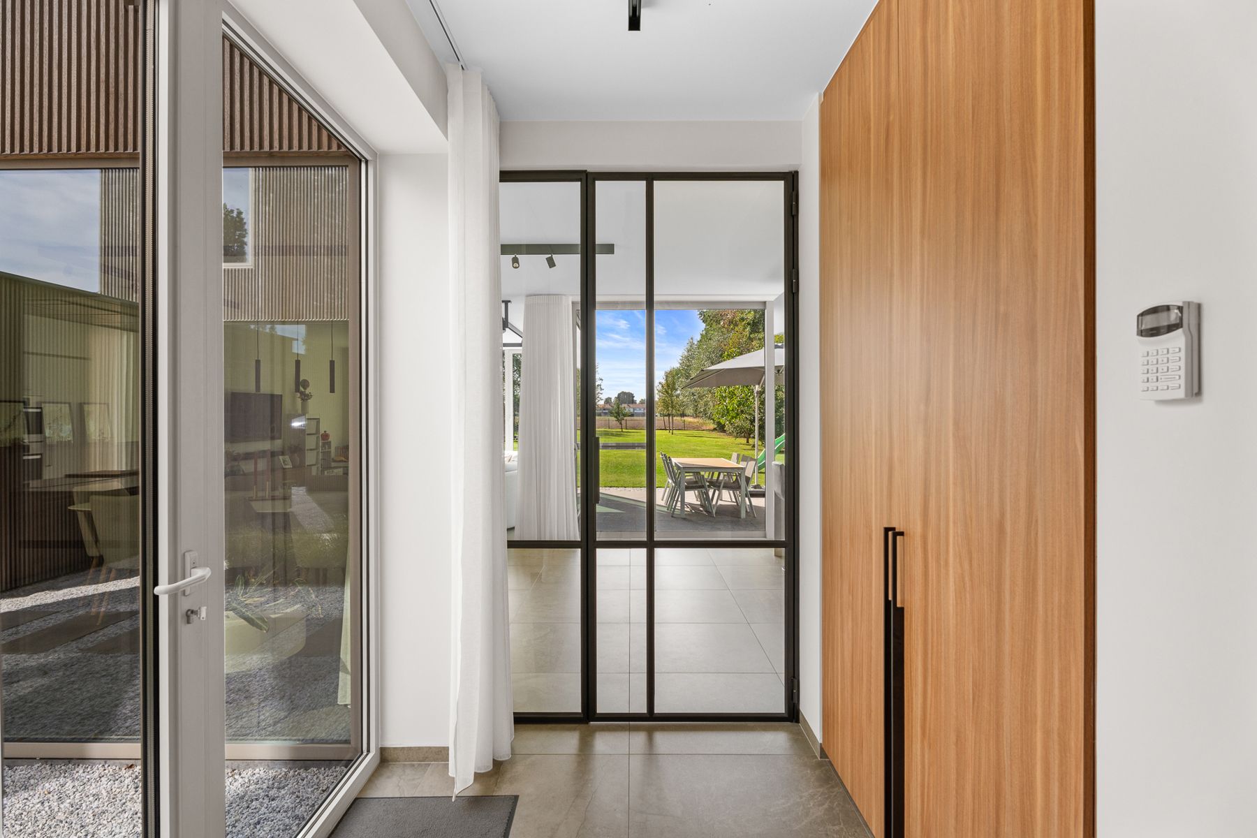 Strakke moderne 4 slpk. villa op ruim ZW perceel! foto 7