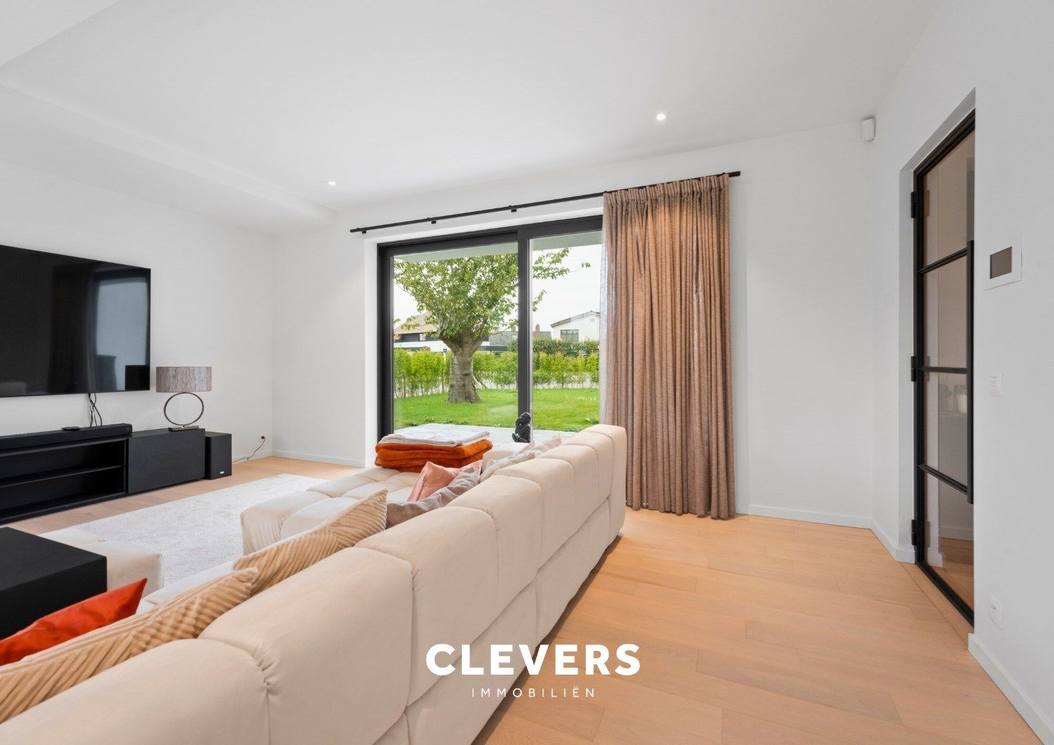 Luxueuze, moderne villa in rustige residentiële omgeving foto 5