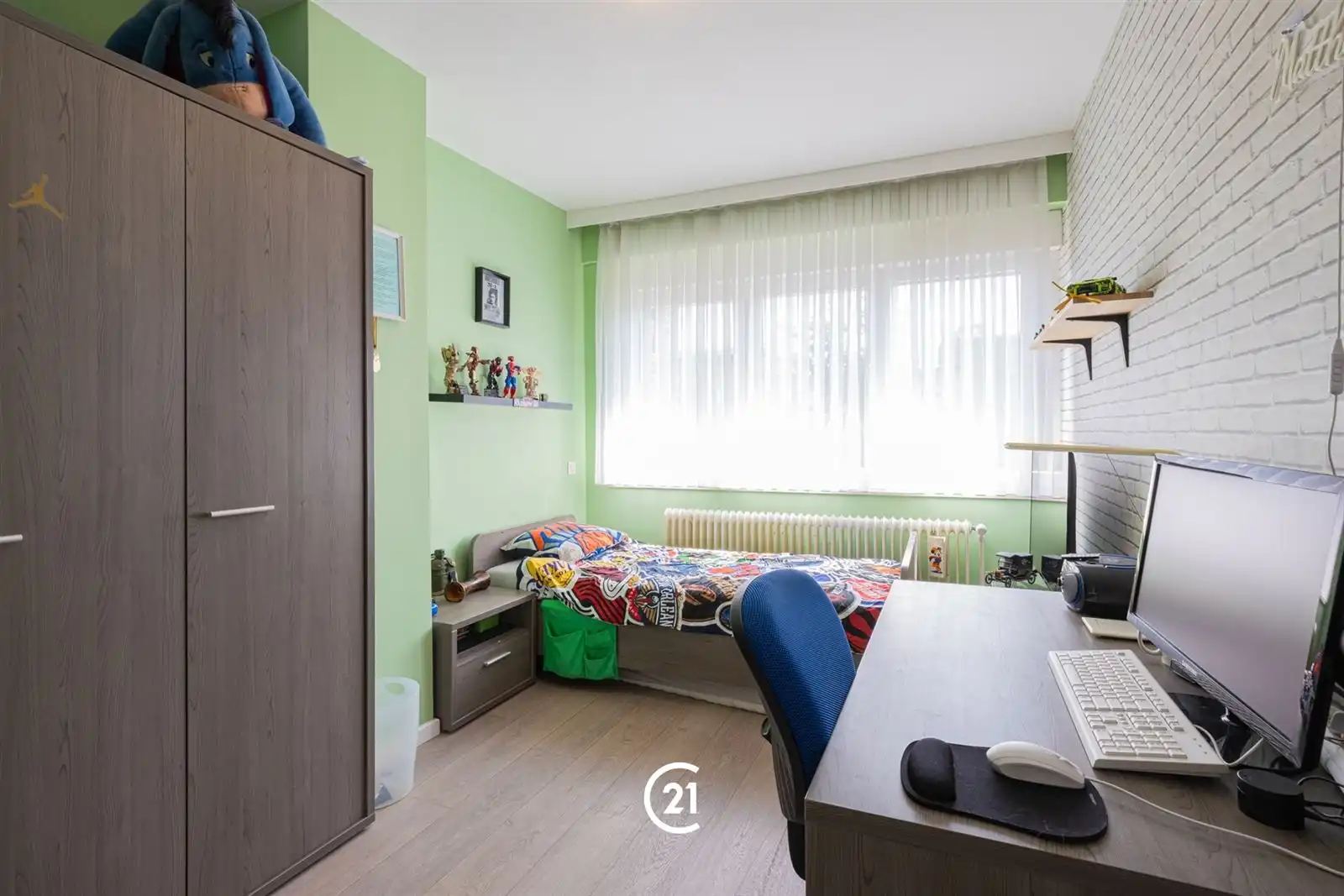  Ruime gezinswoning met 4 slaapkamers, garage en prachtige tuin. foto 17