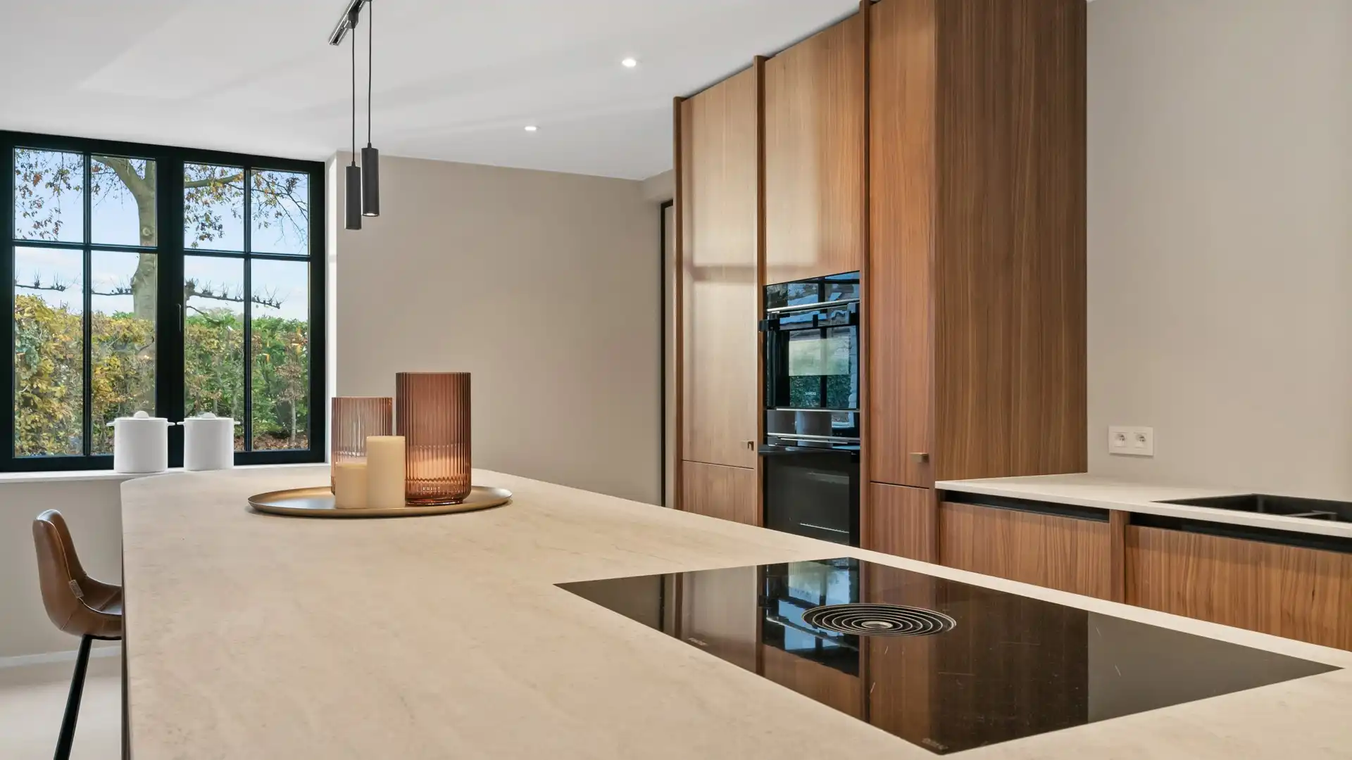 Exclusief hippisch eigendom met binnen- en buitenpiste, paardenstallen foto 19