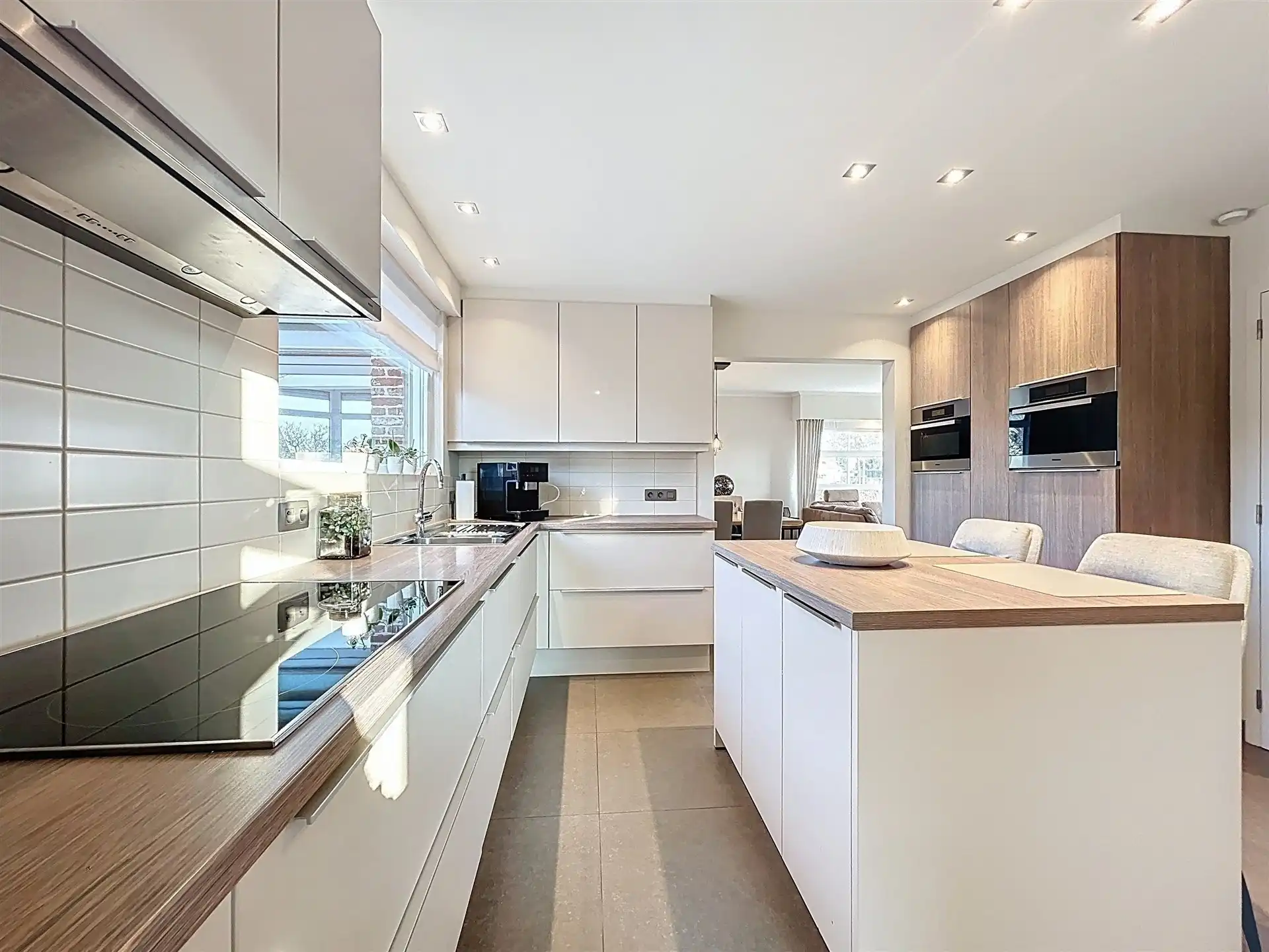 Ruime woning met bijbouw en weide op perceel van 6790 m²  foto 5