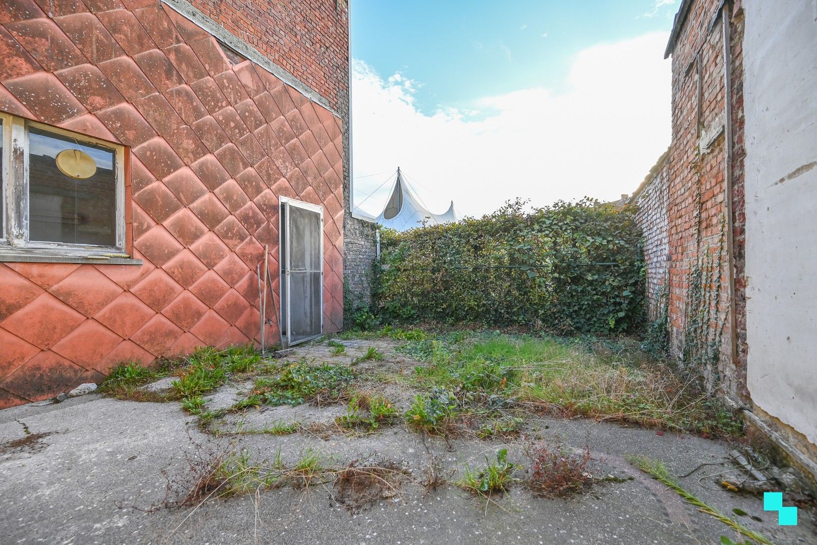 Zeer ruime & authentieke woning in Izegem foto 13