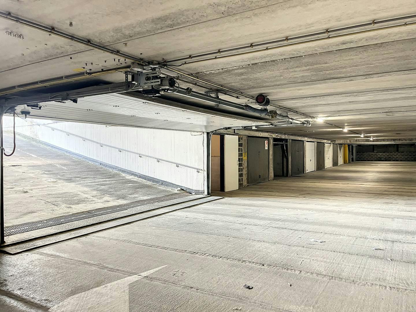 Garagebox te koop op het Hendrikaplein. foto 7