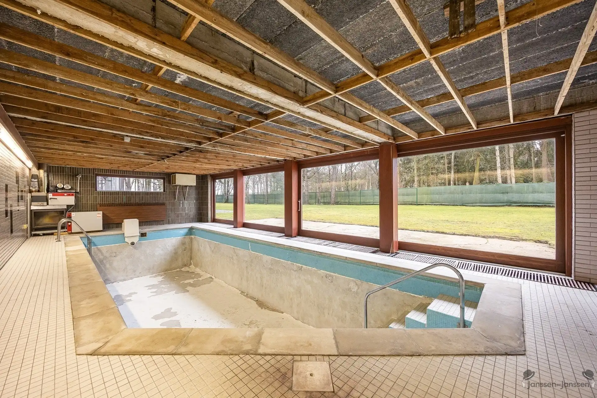 Villa met eindeloze mogelijkheden op 6270 m² grond foto 24