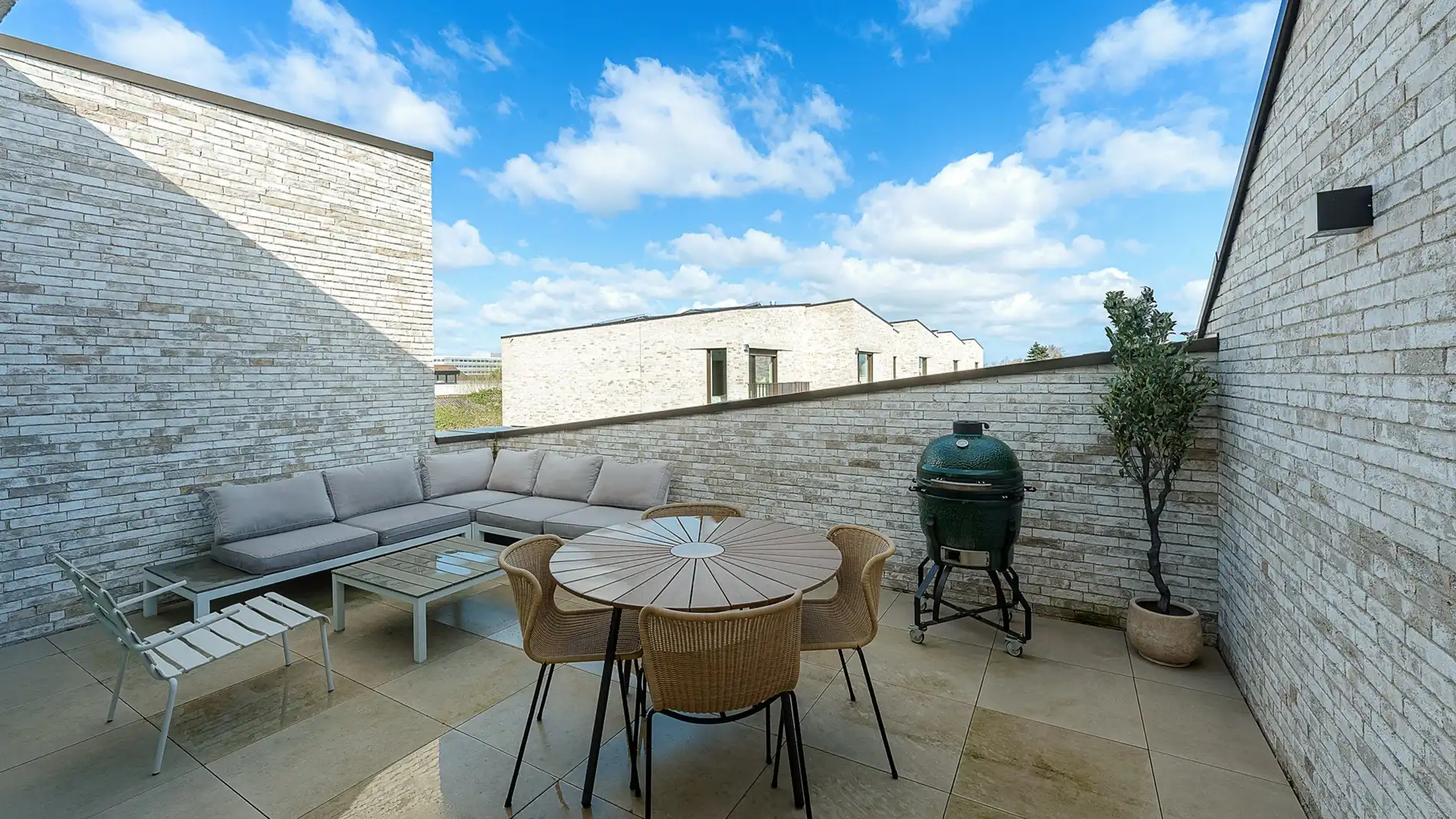 Exclusief verblijf met lift, terrassen en uitzonderlijke volumes in een groene-autovrije verkaveling te Knokke. foto 11