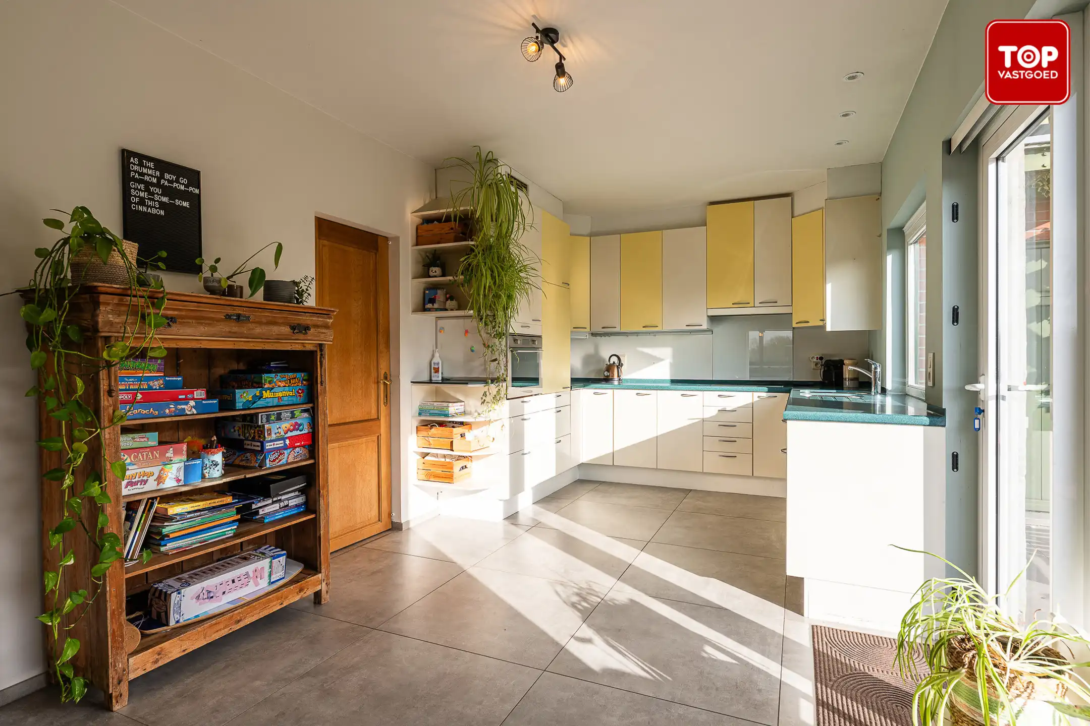 Karakteristieke woning  met 3 slaapkamers en 2 badkamers op riant perceel. foto 8