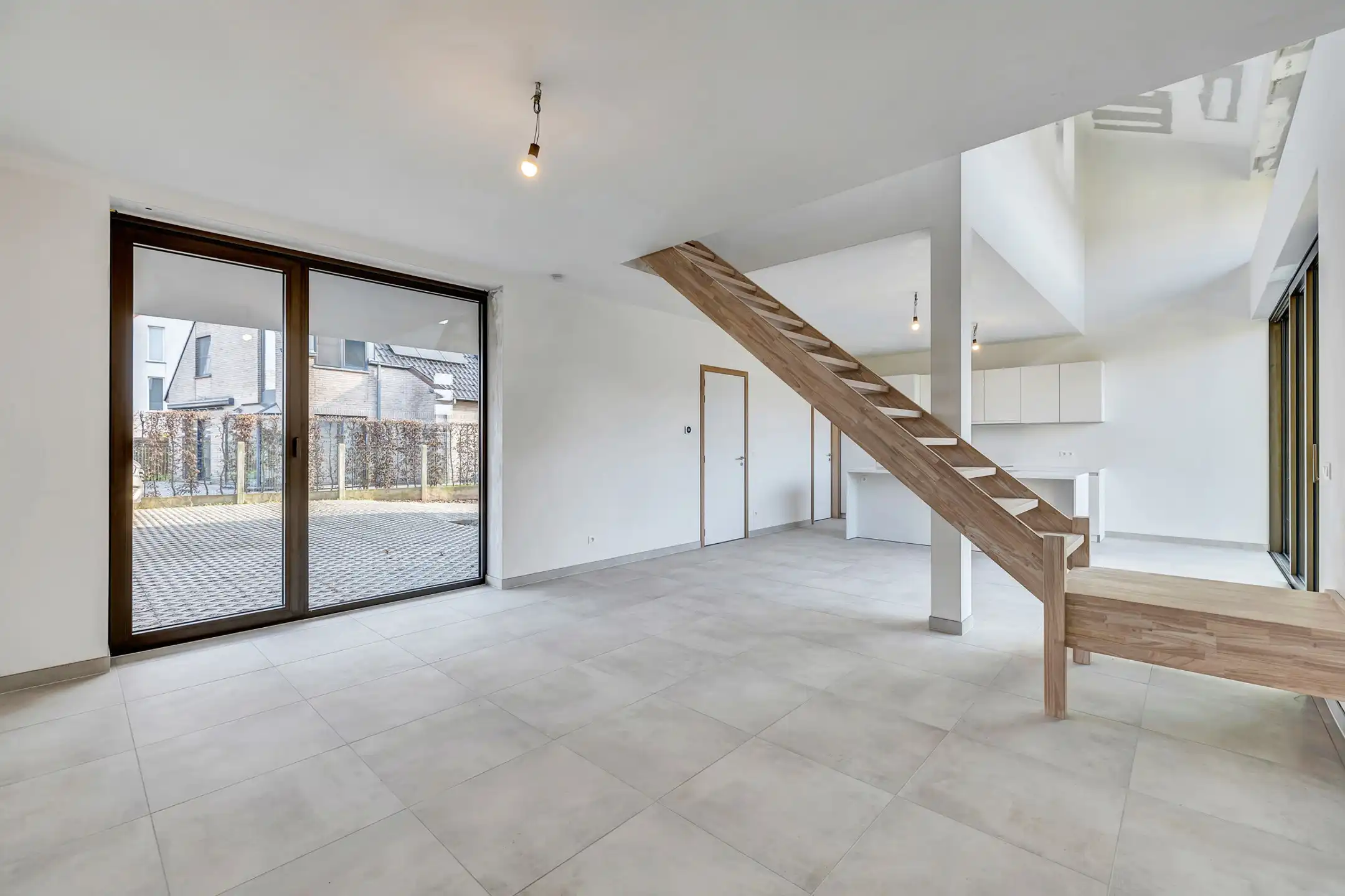 Prachtige nieuwbouwwoning in uniek woonerf foto 5