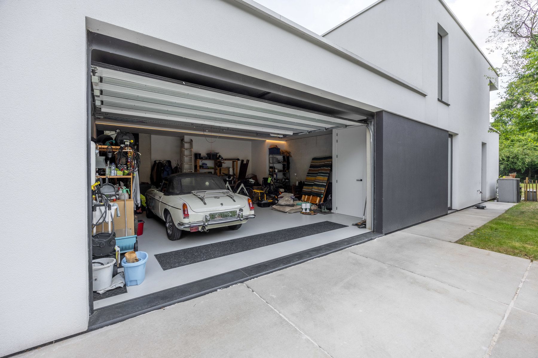 Ruime moderne luxe villa met zwembad op ca. 2339 m². foto 31