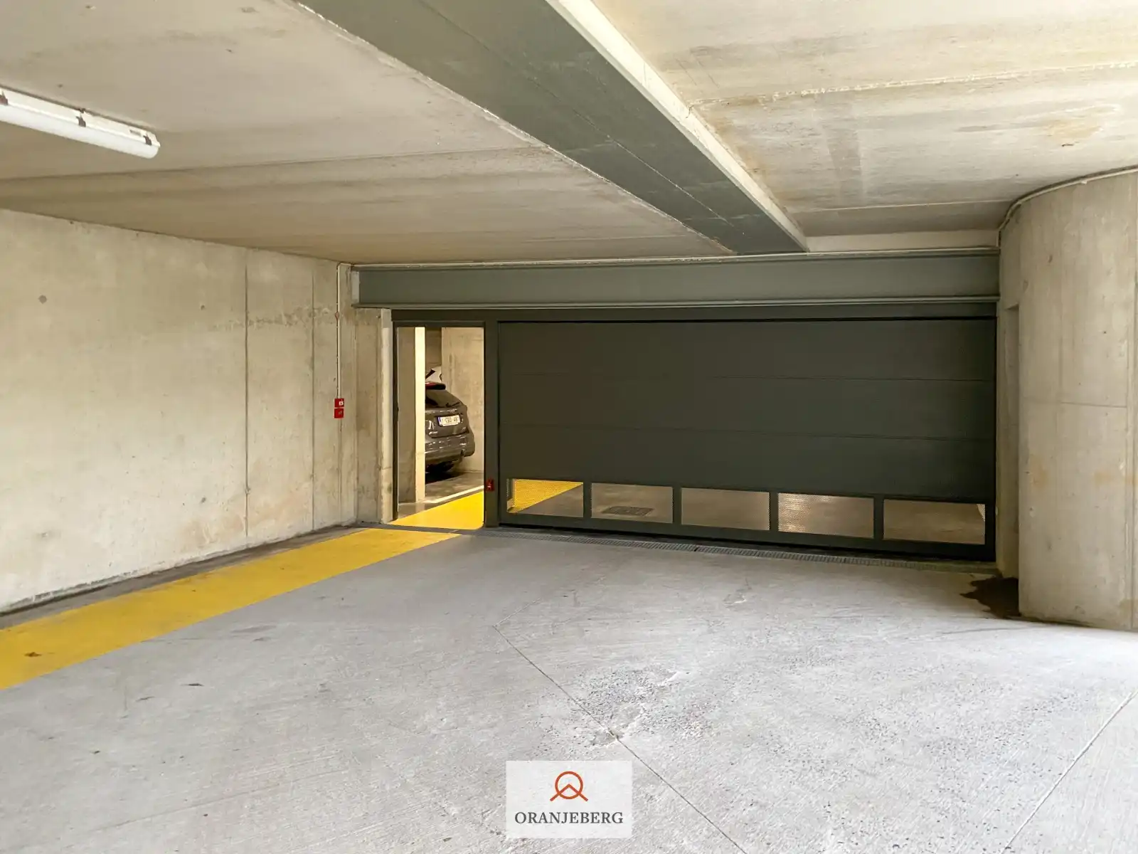 Ruime autostaanplaats te huur in afgesloten parkeergarage nabij Gent centrum foto 6