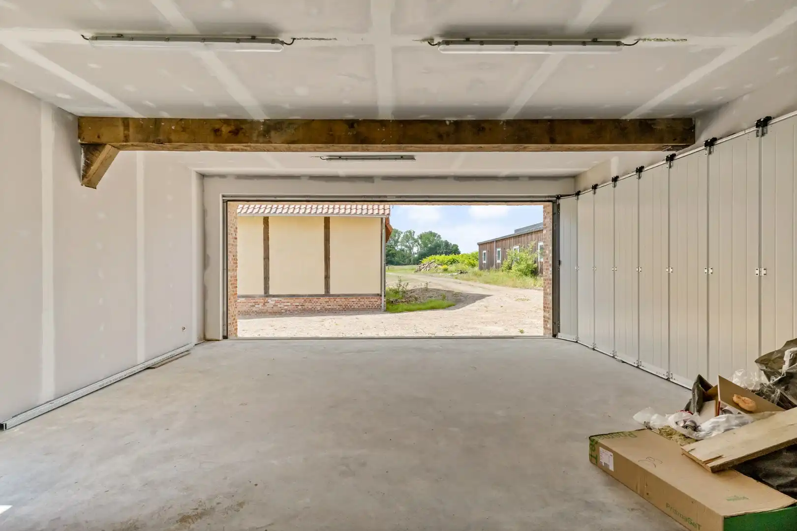 UNIEKE VIERKANTSHOEVE met paardenstallen op 7,34 hectare met vergunning voor zwembad en poolhouse foto 15
