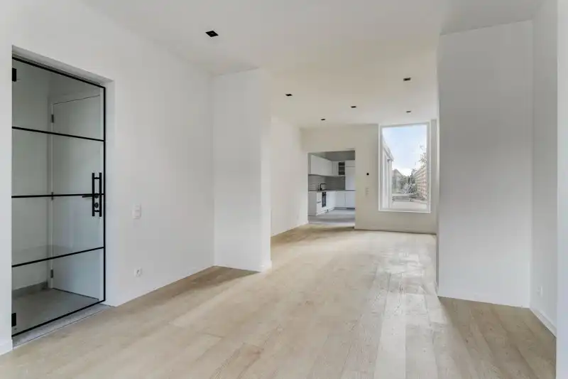 ✨Halfopen, volledig gerenoveerde gezinswoning met 3 slaapkamers TE KOOP in Rekkem! foto 3