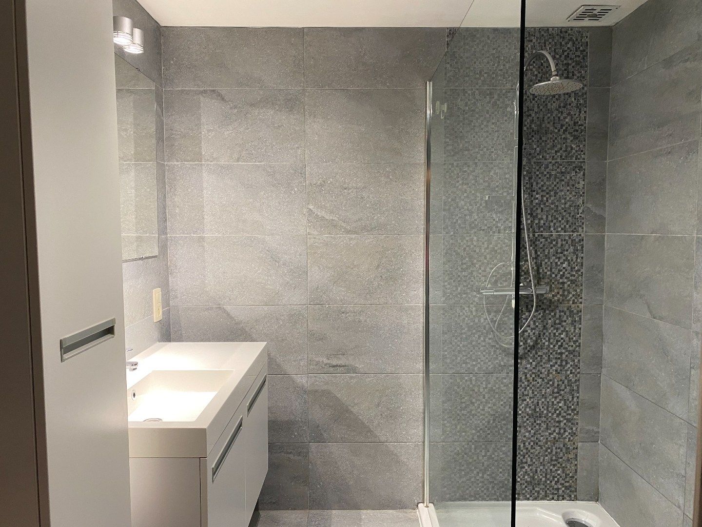 Ruim en licht appartement met prachtig zicht op groen 🌿: 2 slpk en bureau + garage + terras en tuin + extra ruimte foto 14