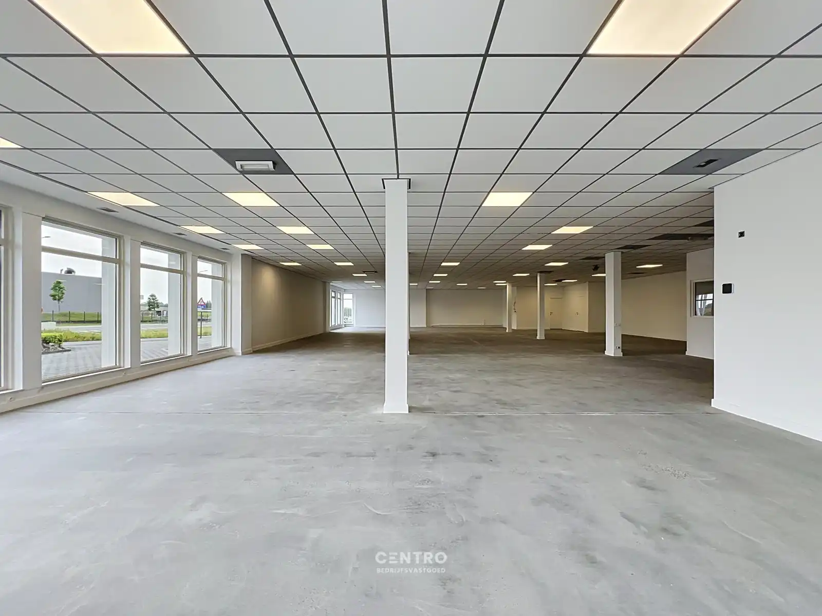 Schitterend gelegen KANTOOR/WINKELRUIMTE (AAA-locatie met TOP visibiliteit !) te Roeselare. foto 11