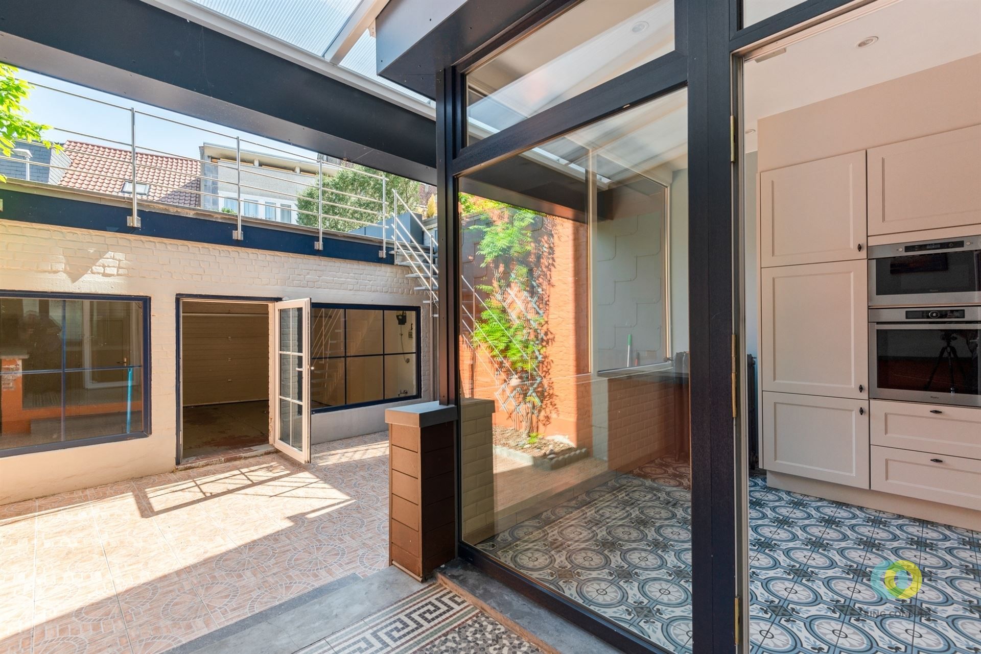 Ruime karakterwoning met garage en terras foto 5