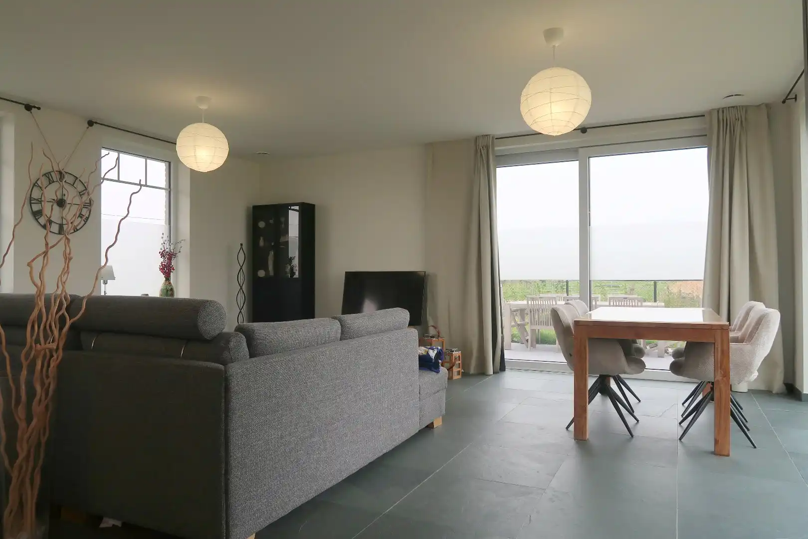 Moderne koppelwoning met 4 slaapkamers en prachtige vergezichten, omringd door groen foto 3