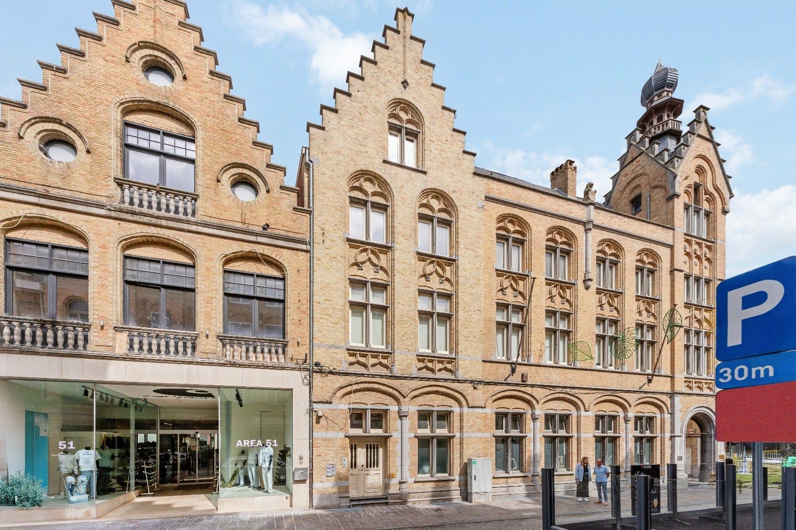 Uniek triplex met zonneterras van 75 m² in hartje Ieper foto 2