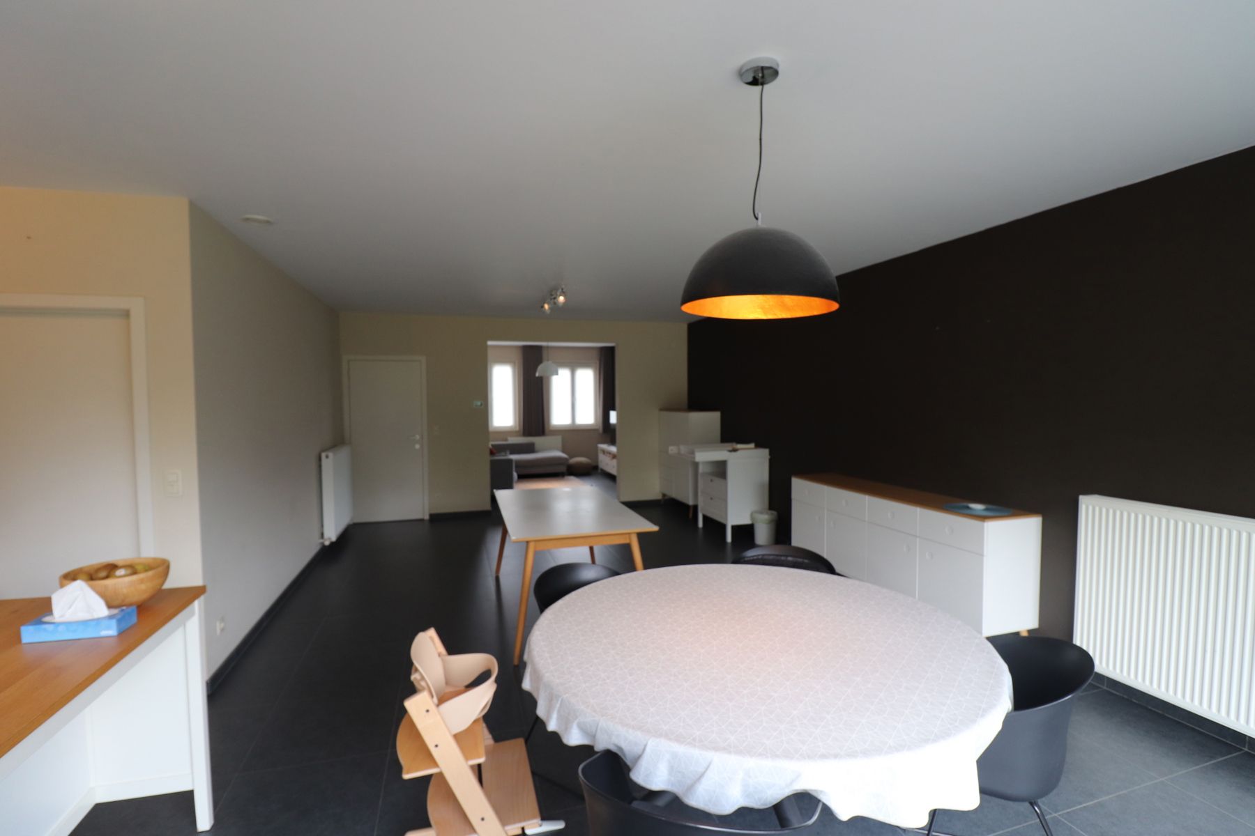 Halfopen bebouwing met 4 slaapkamers en tuin. foto 2