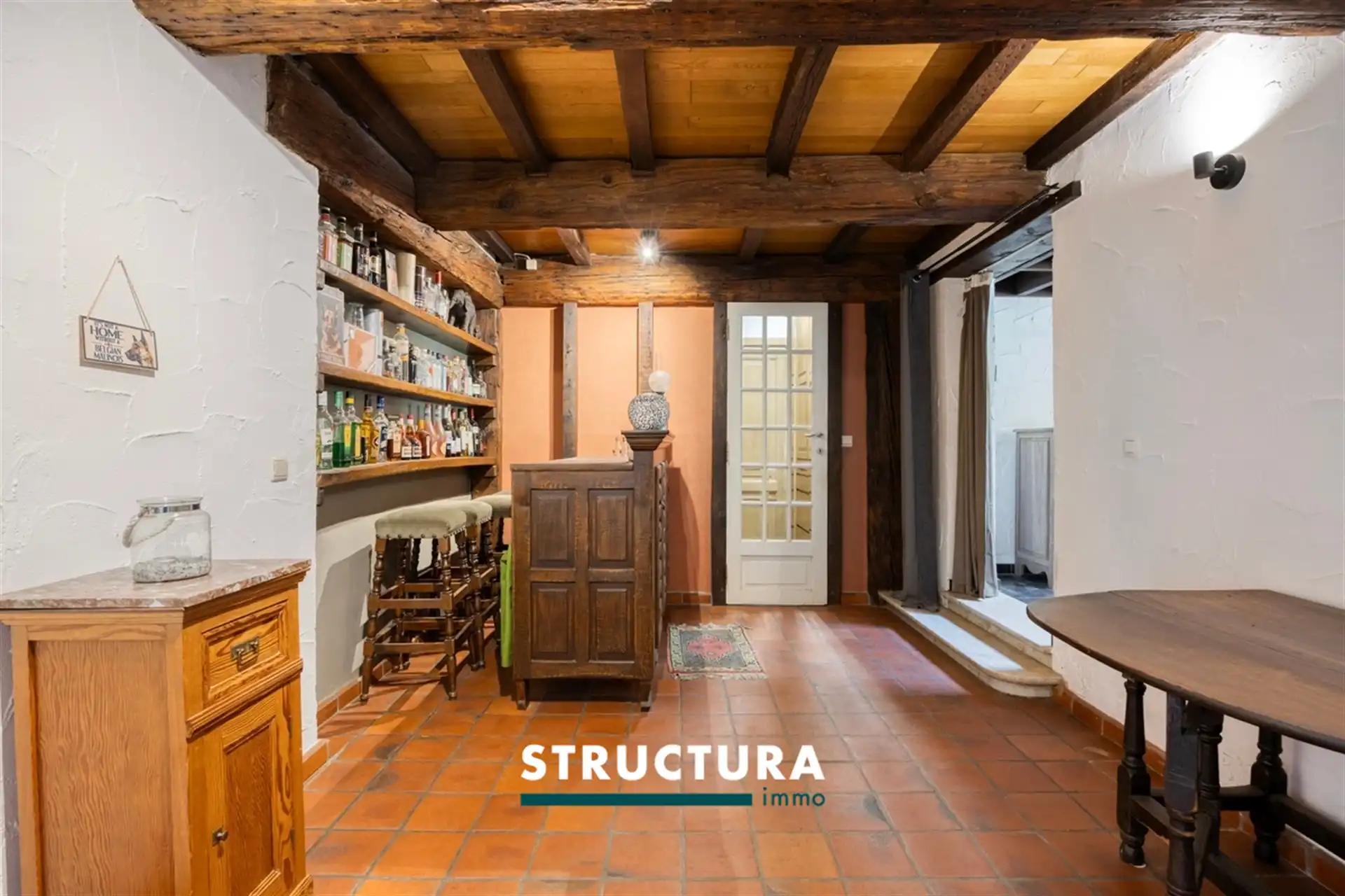 Prachtige woning met ruime loods foto 2