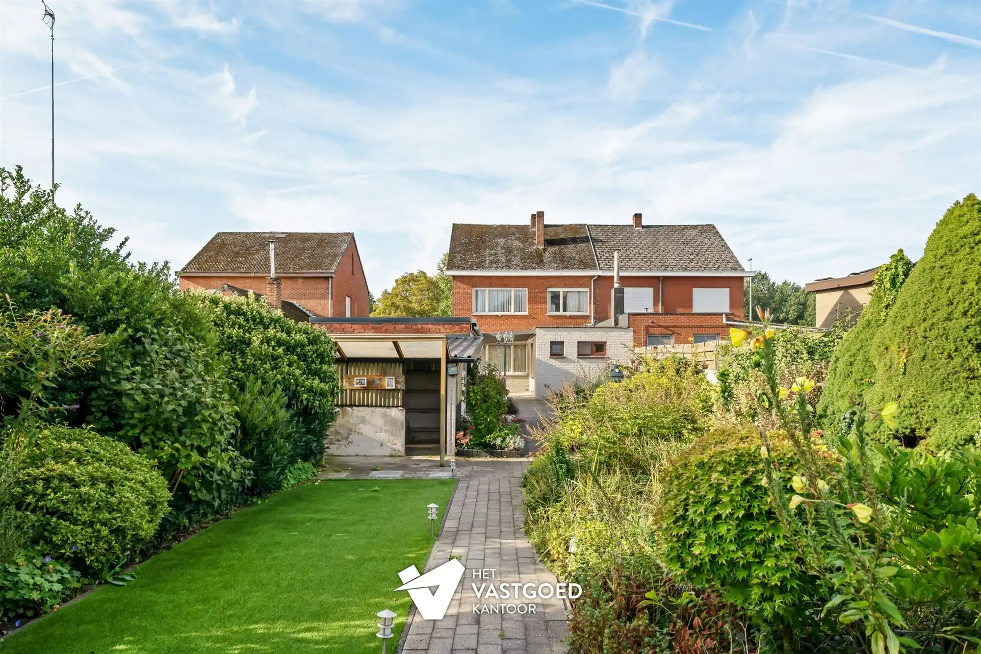 INSTAPKLARE WONING MET LEUKE TUIN EN GARAGE foto 25