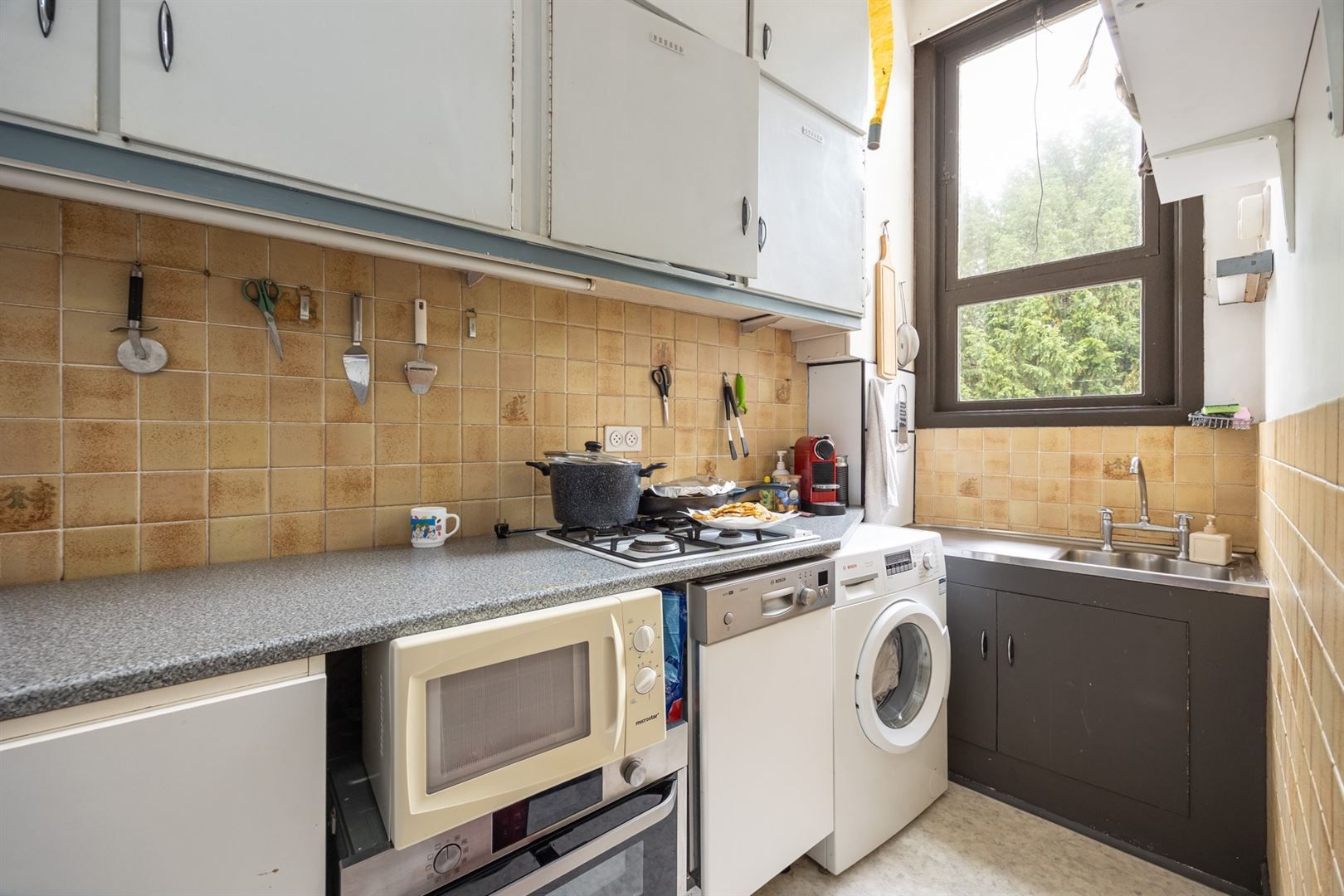 Opbrengstpand met 3 appartementen en garage nabij Harmonie en het Zuid foto 9