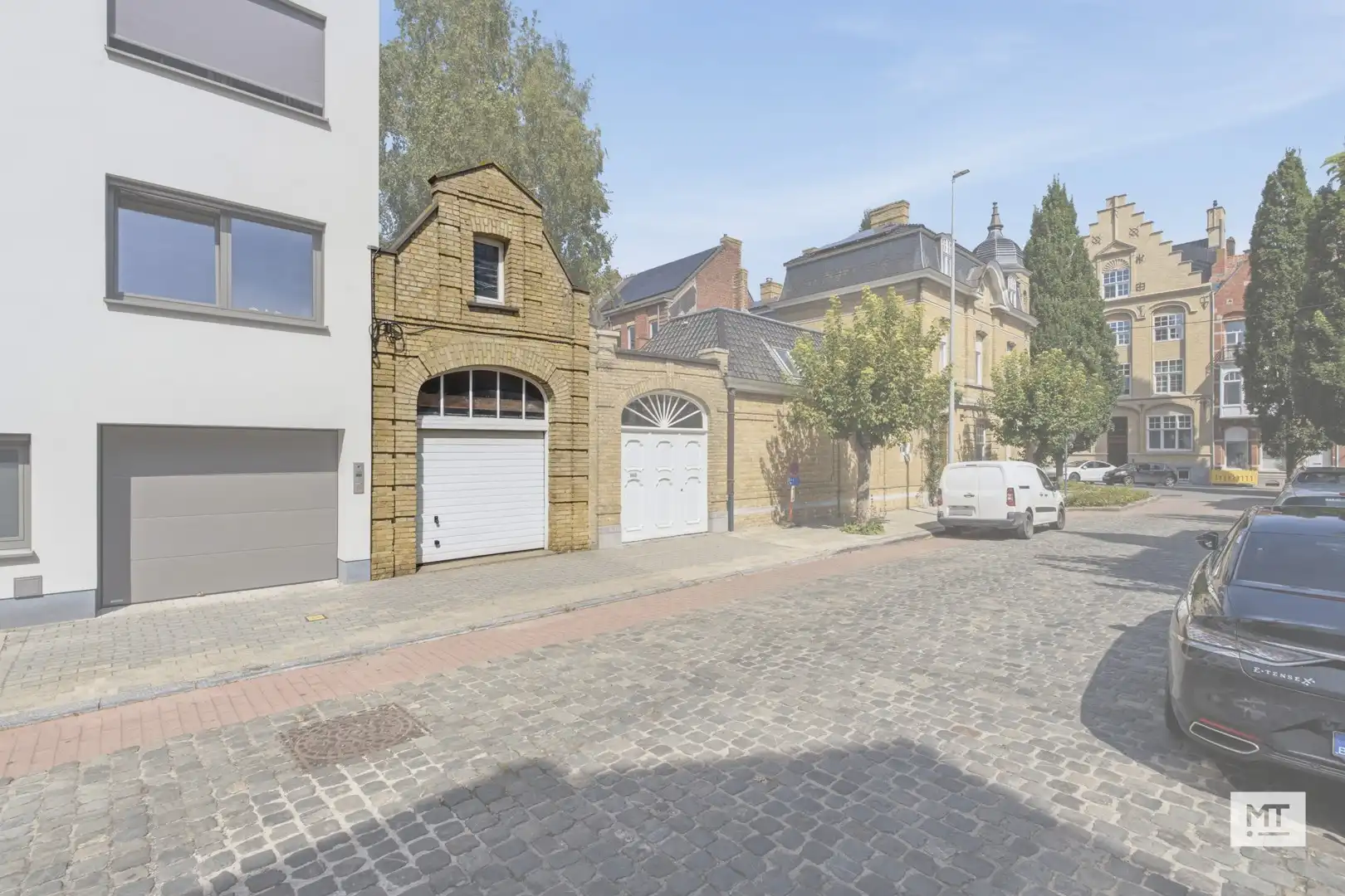 Bijzondere ruime herenwoning met 5 slaapkamers, 2 bureelruimtes, garage en tuin in het centrum van Ieper foto 35