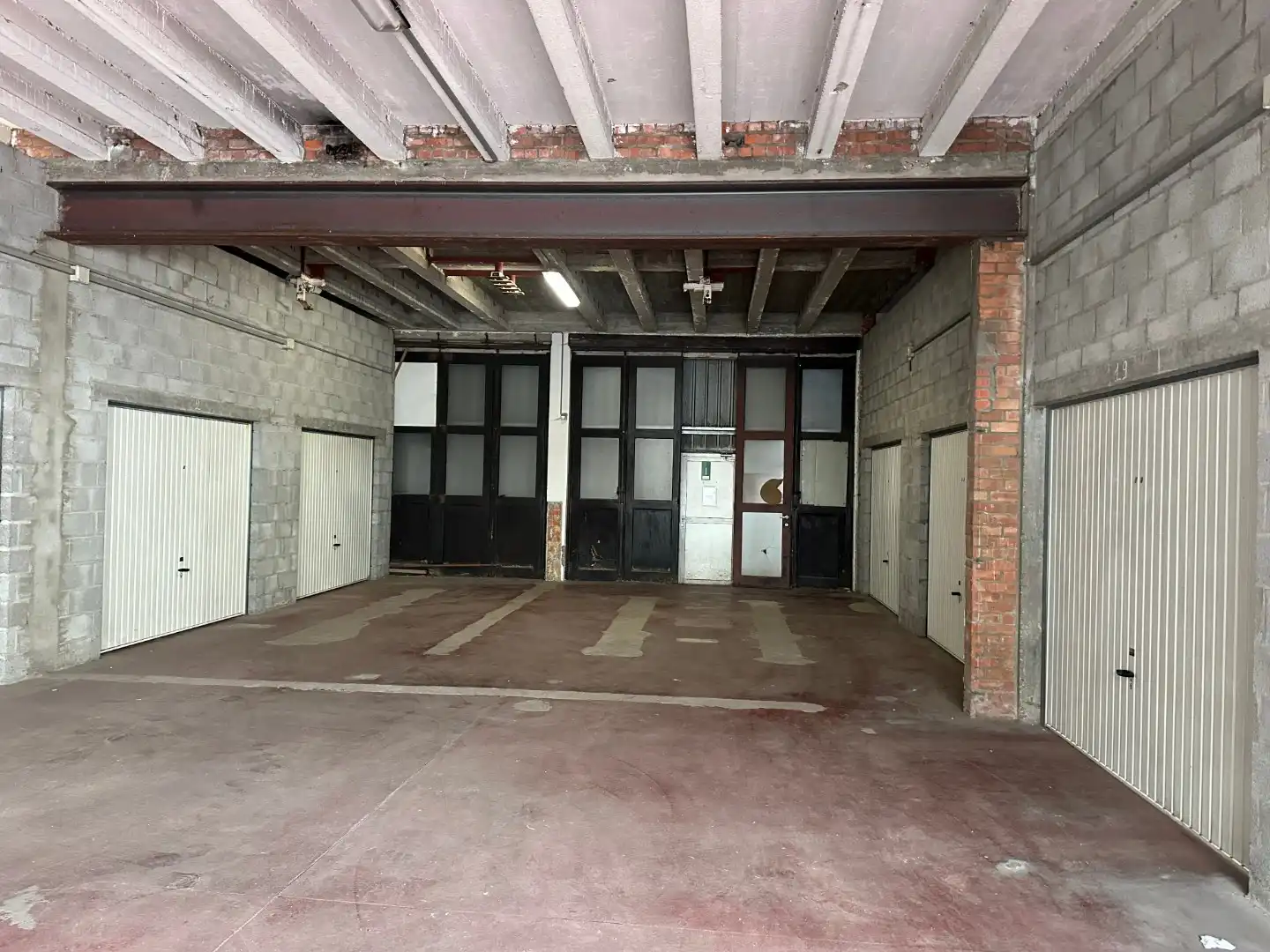  Ruime garage te koop nabij het centrum van Koksijde-Bad foto 3