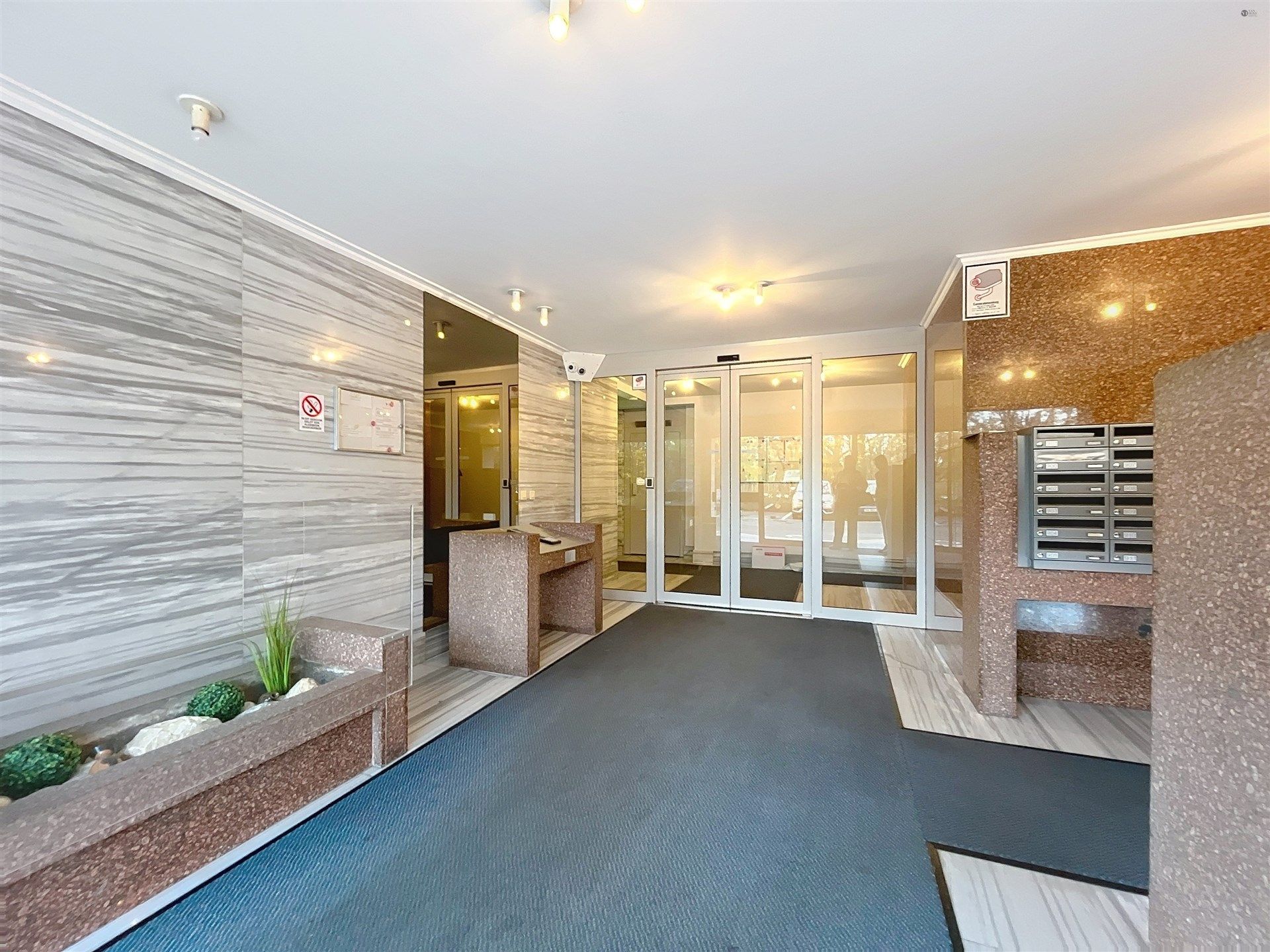 Instapklaar 1 slpk-appartement in centrum Sint-Niklaas foto 9