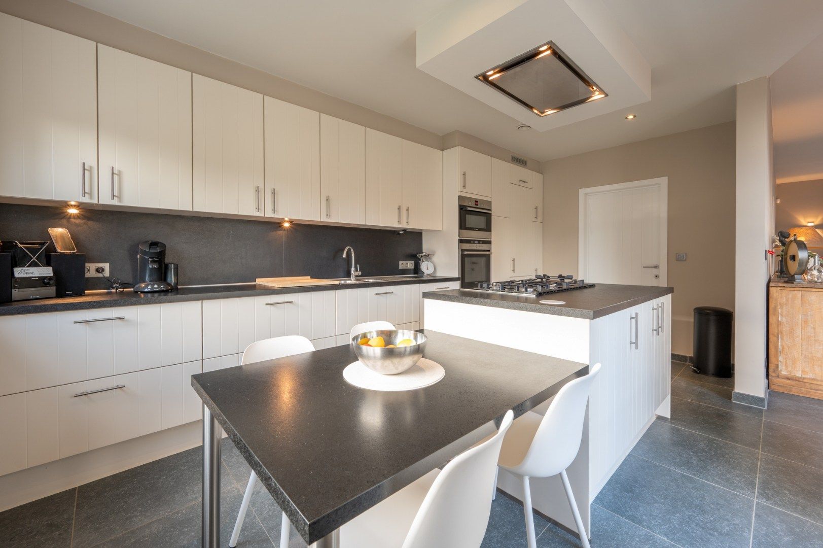 Prachtige en zéér ruime woning met kwaliteitsvolle afwerking foto 8