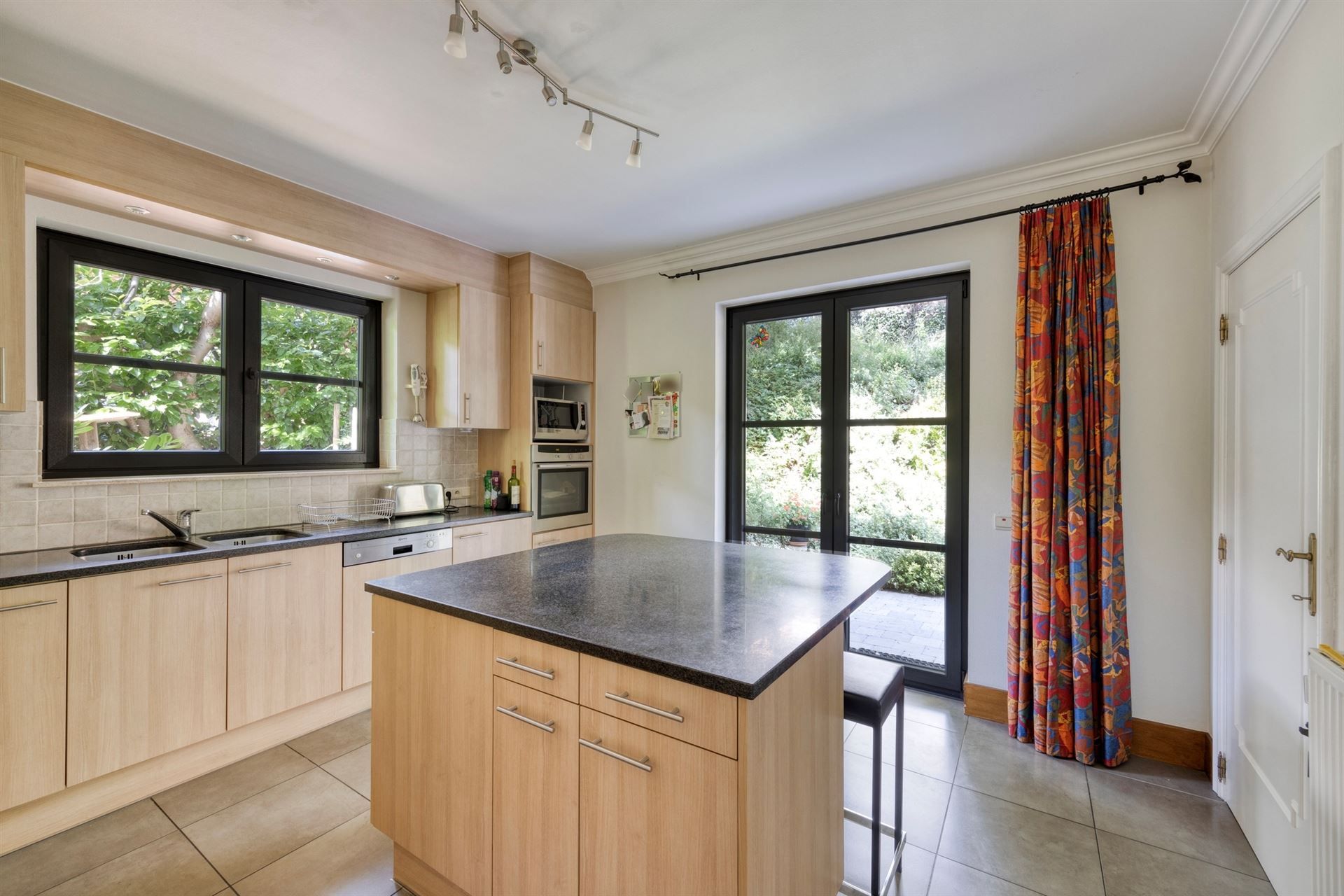 Prachtige charmante villa in rustige wijk foto 11