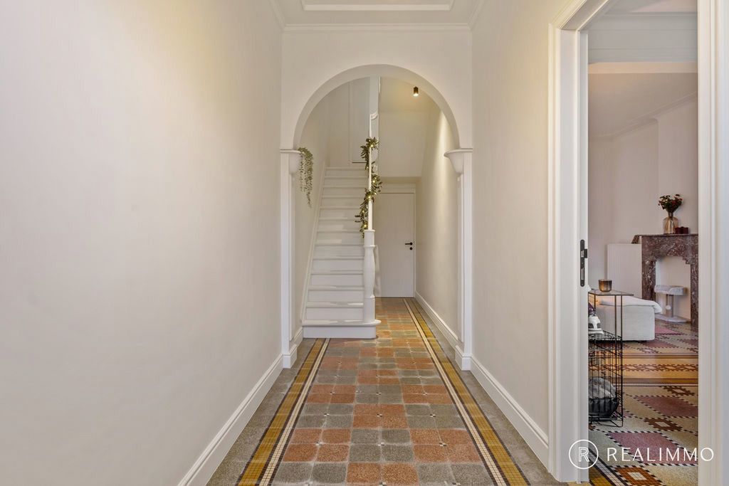 Stijlvol gerenoveerde woning met 4 slaapkamers foto 10