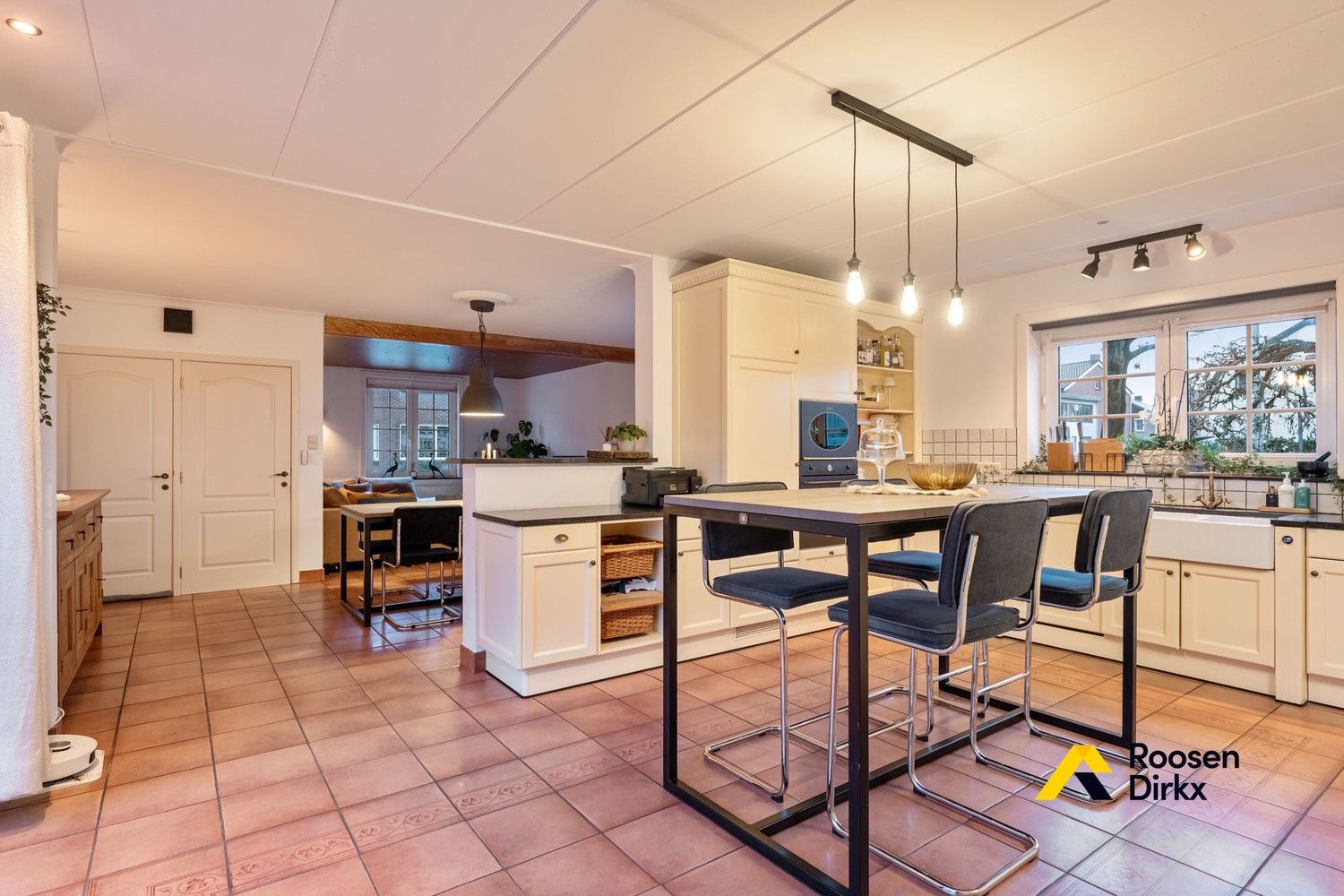 Karaktervolle gezinswoning met 3 slaapkamers, praktijkruimte en pool house op 6a13ca foto 14