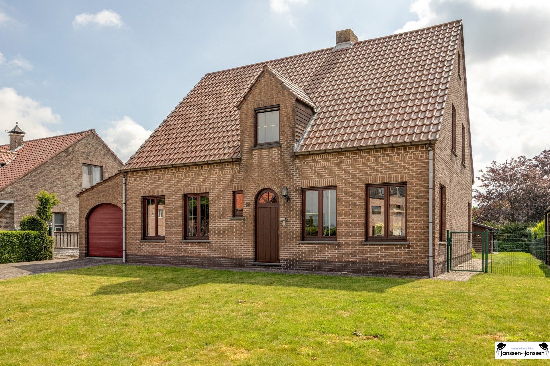 Ruime gezinswoning met 3à4 slaapkamers, kelder op een centrale locatie! foto 3